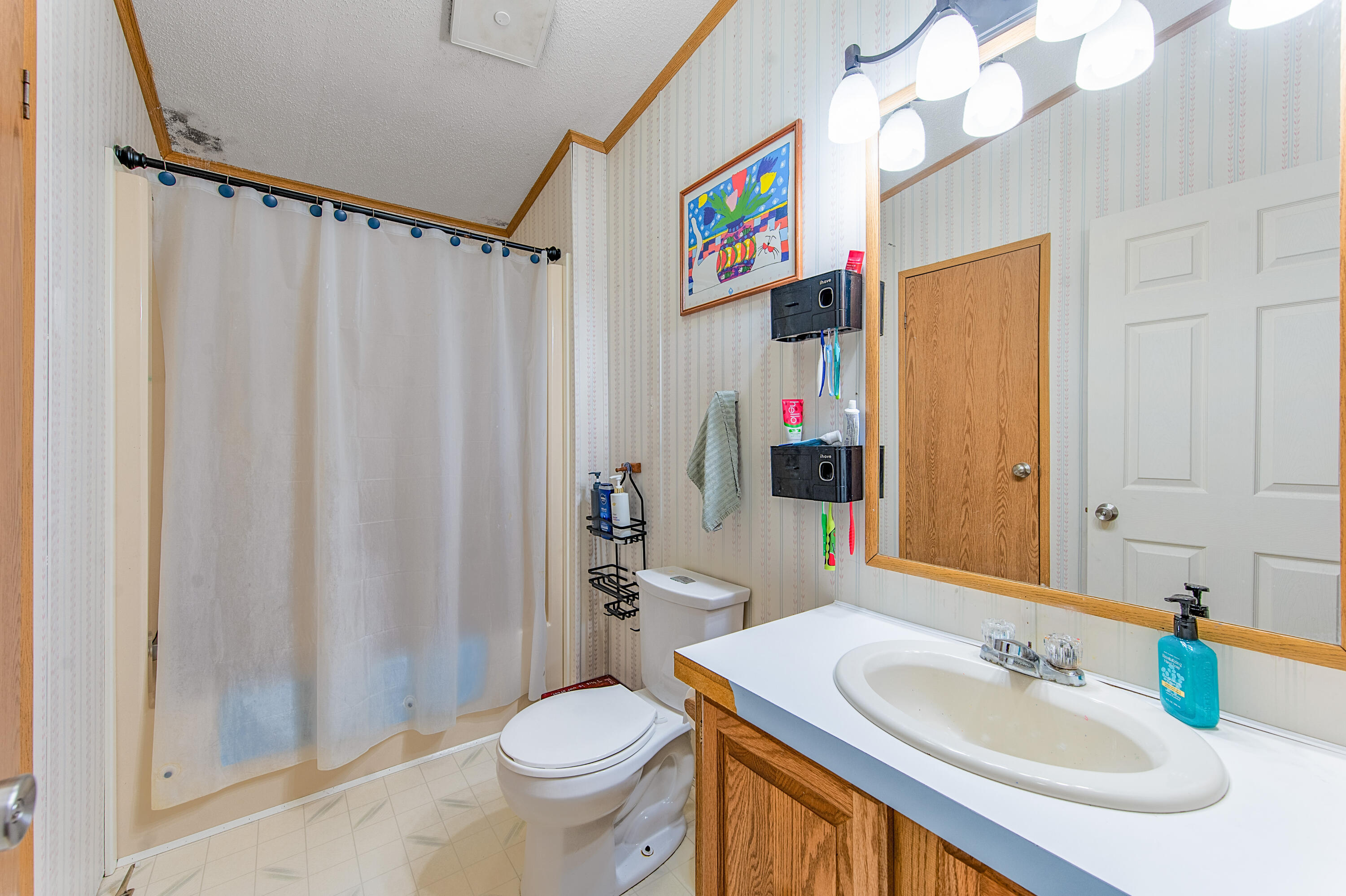 9041 7 Mile Road Property Photo 17
