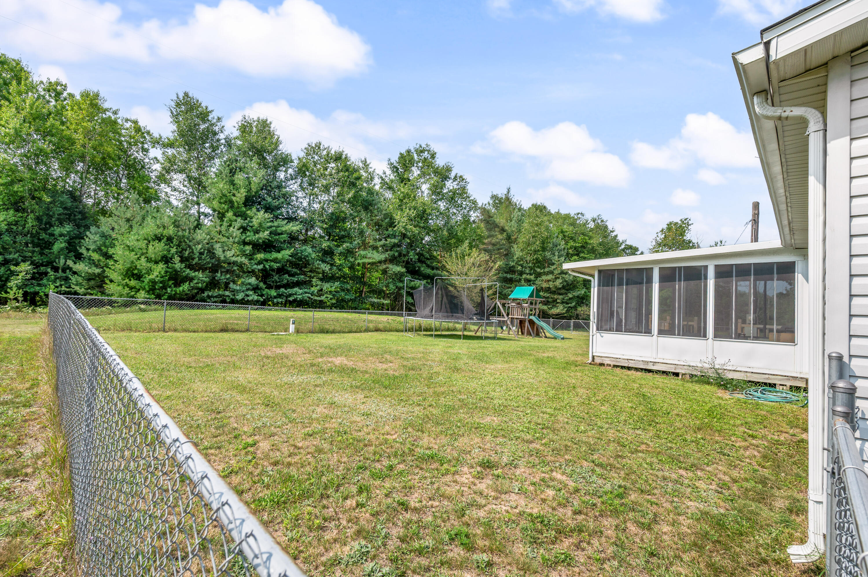 9041 7 Mile Road Property Photo 22