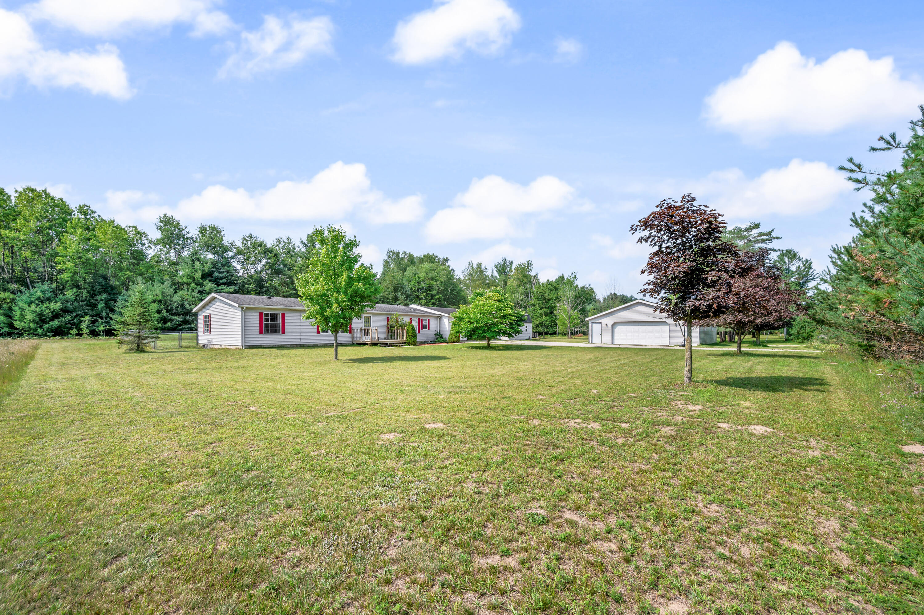 9041 7 Mile Road Property Photo 23