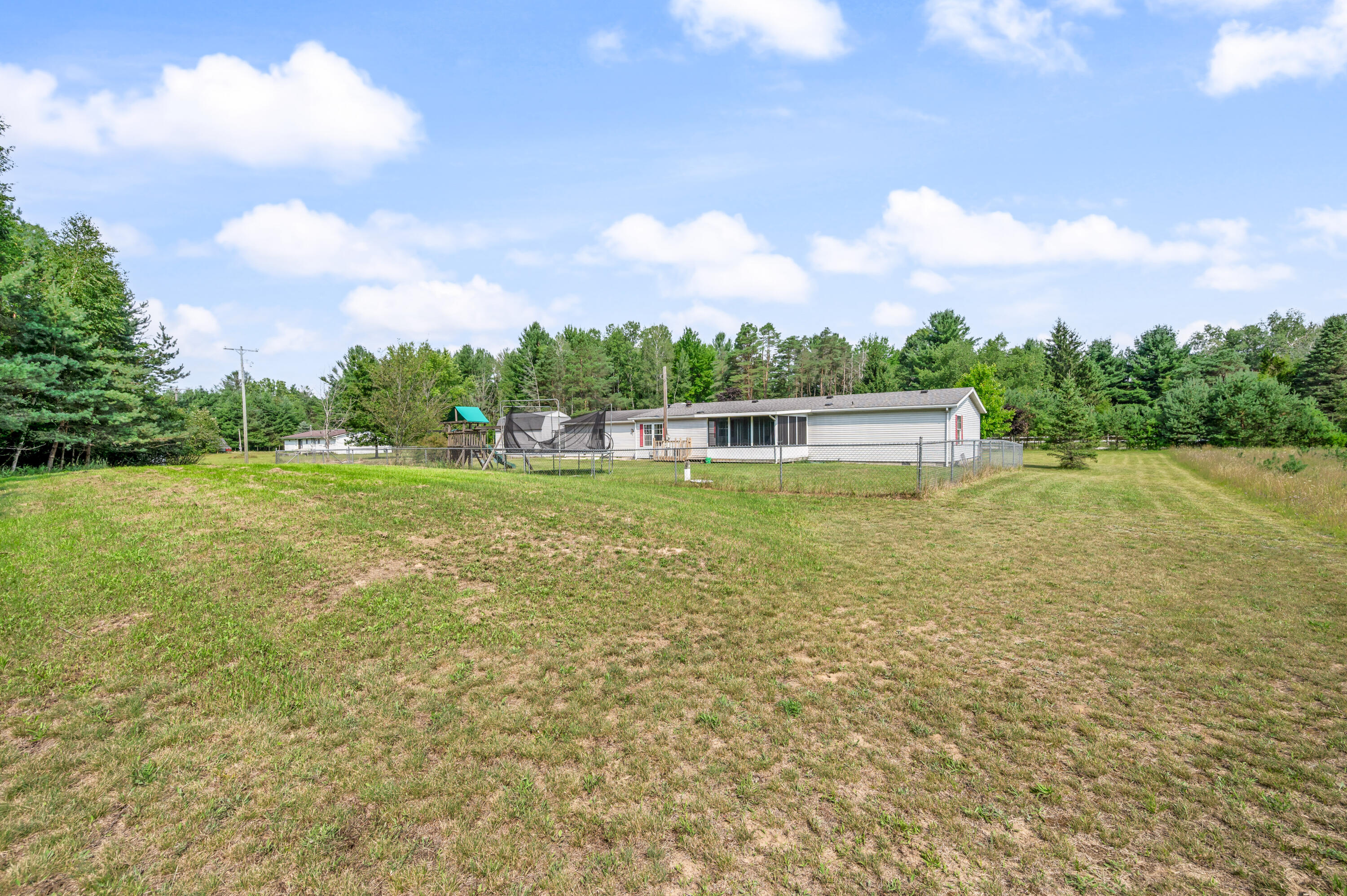 9041 7 Mile Road Property Photo 24