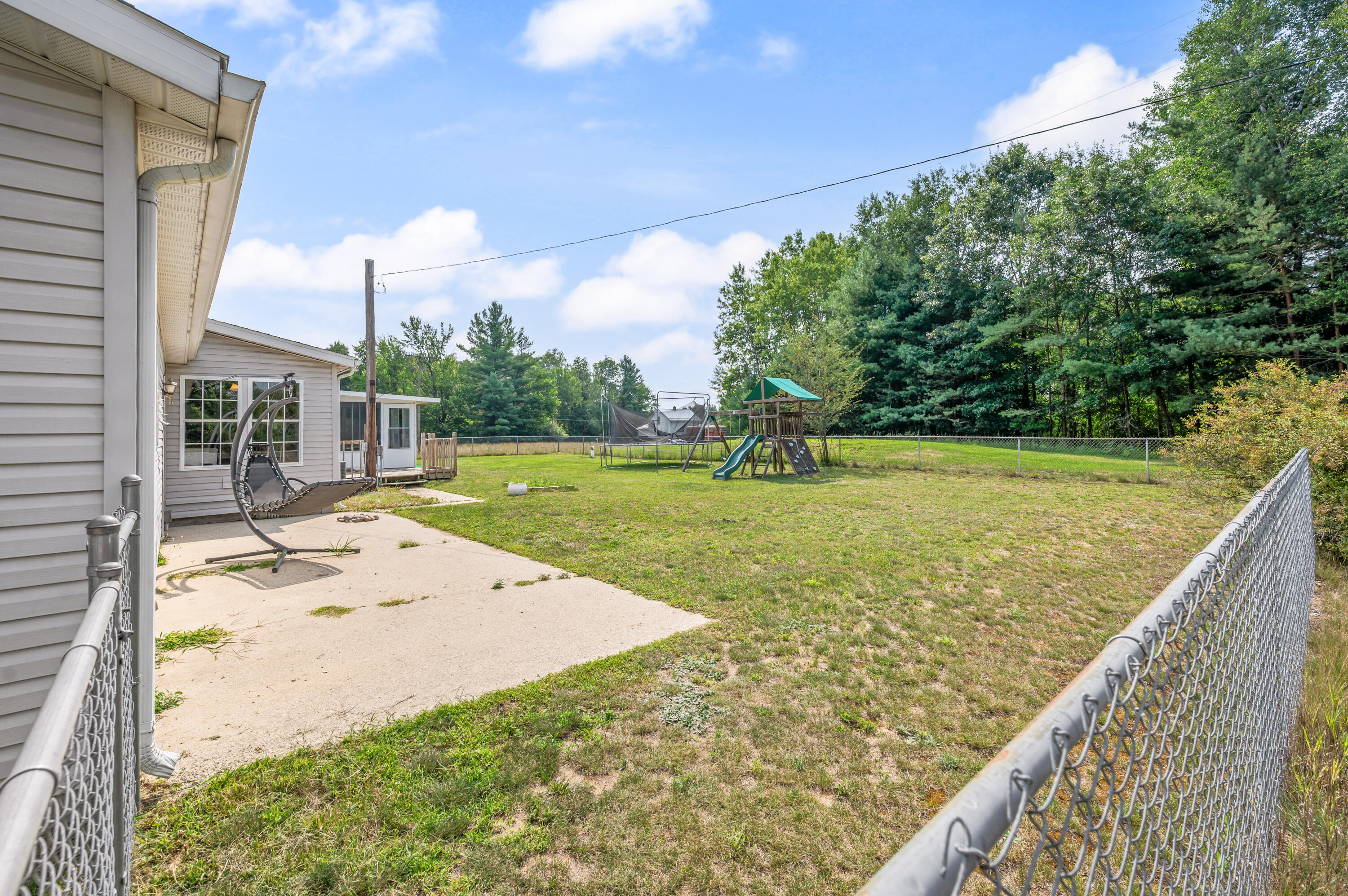 9041 7 Mile Road Property Photo 27