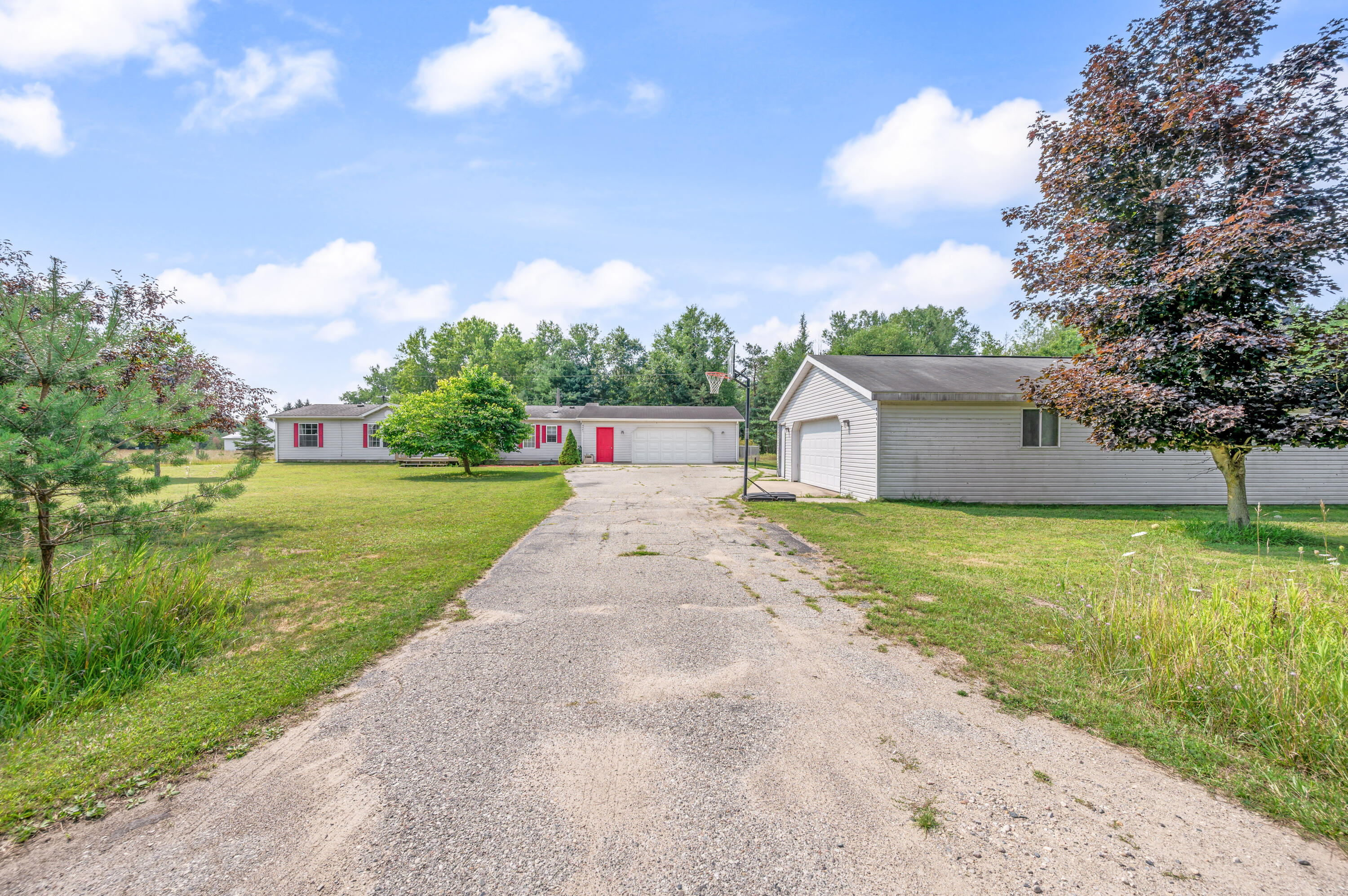 9041 7 Mile Road Property Photo 30