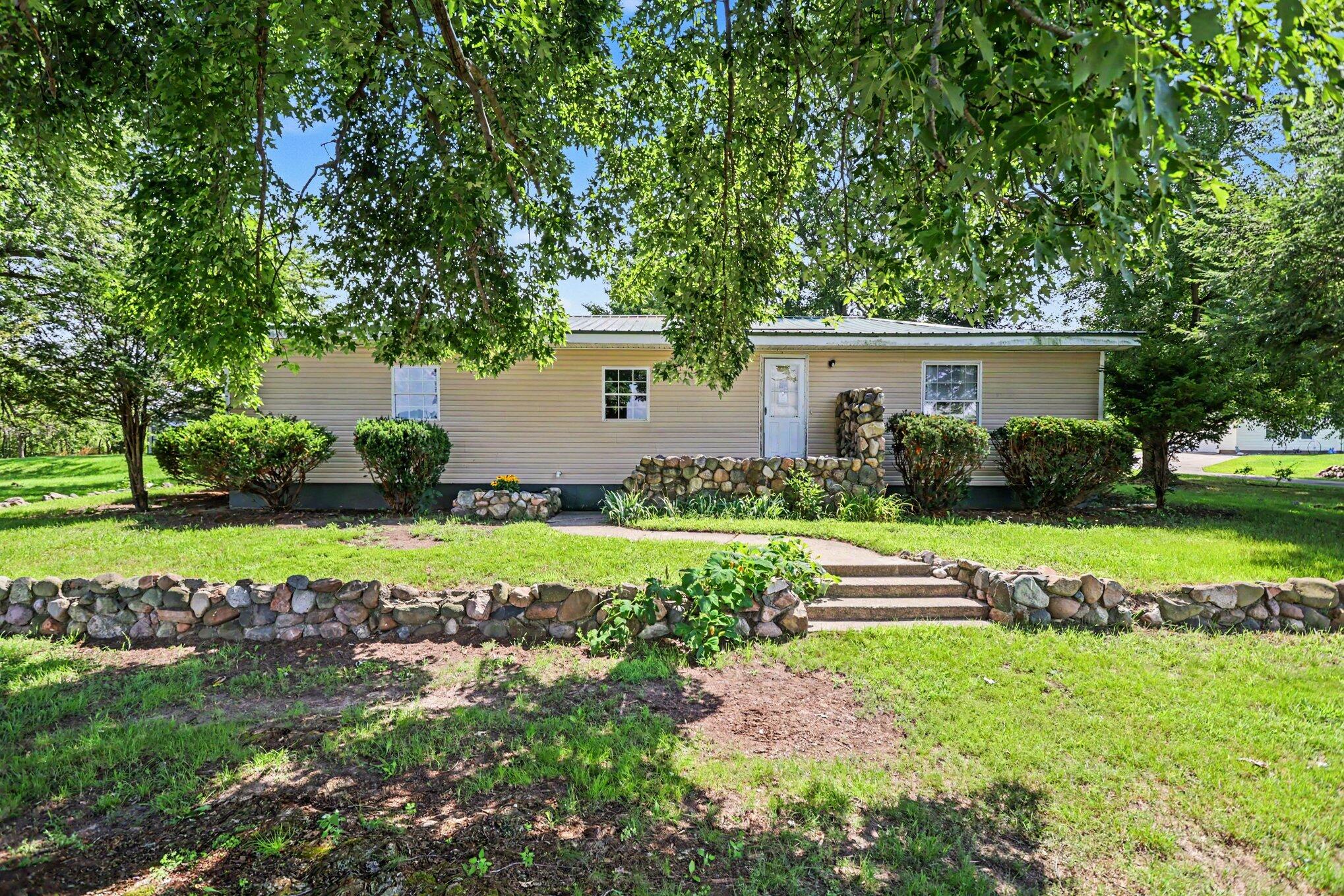 953 Weaver Road Property Photo 1