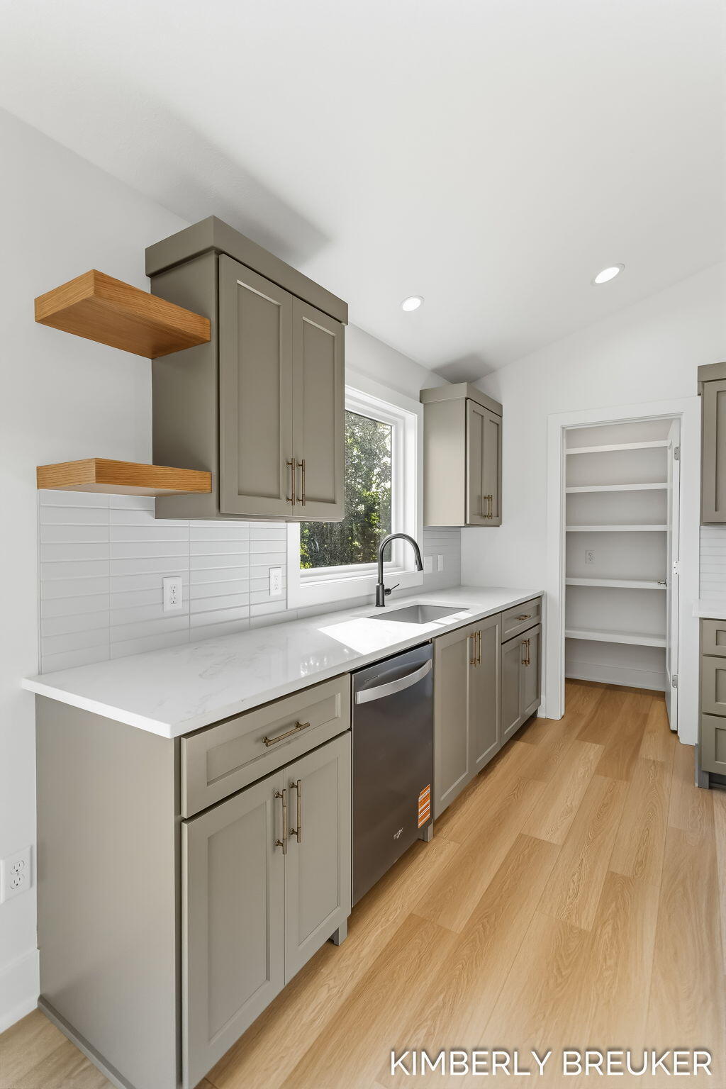 11802 Everett Avenue Property Photo 29