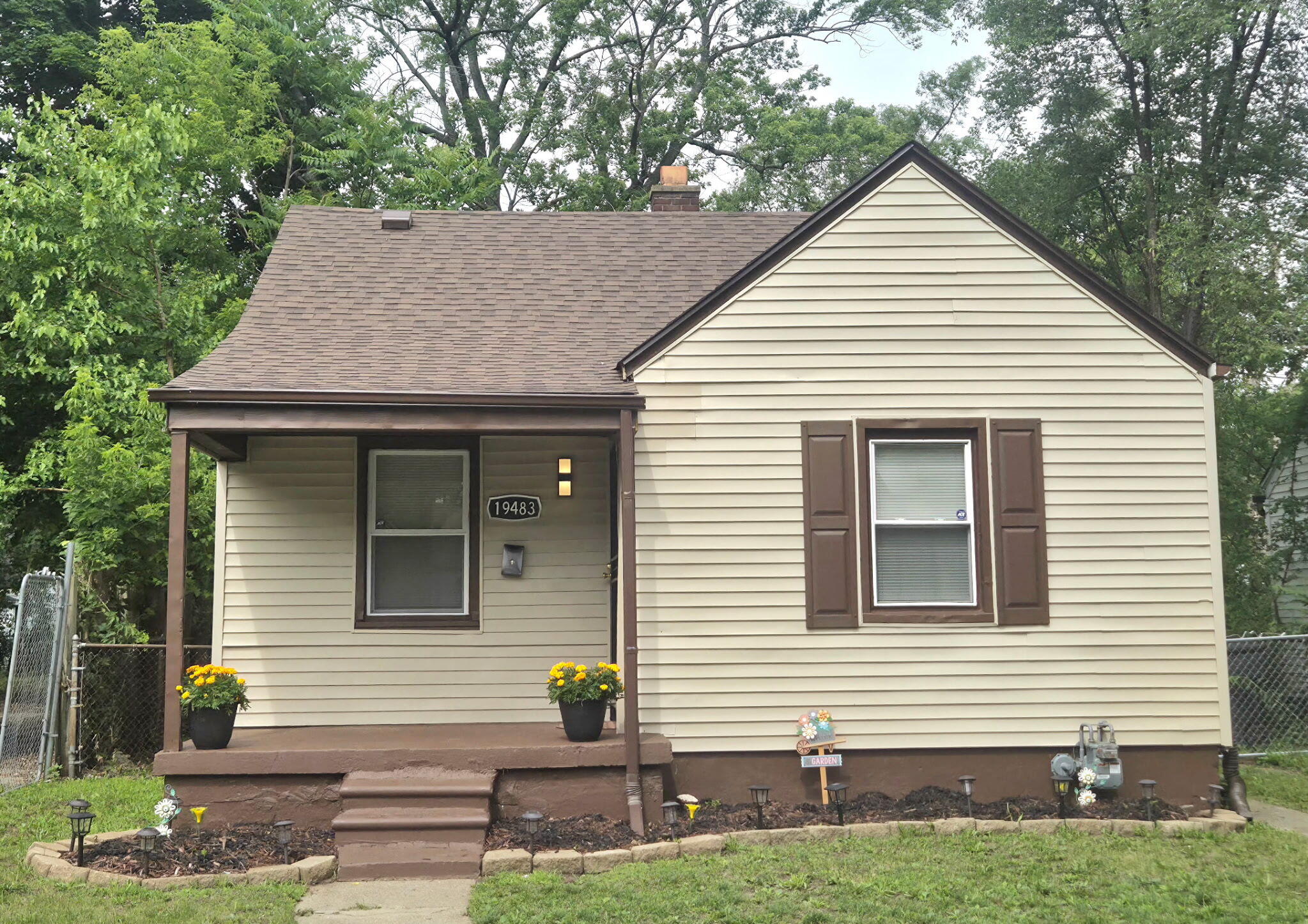 19483 Rosemont Avenue Property Photo 1
