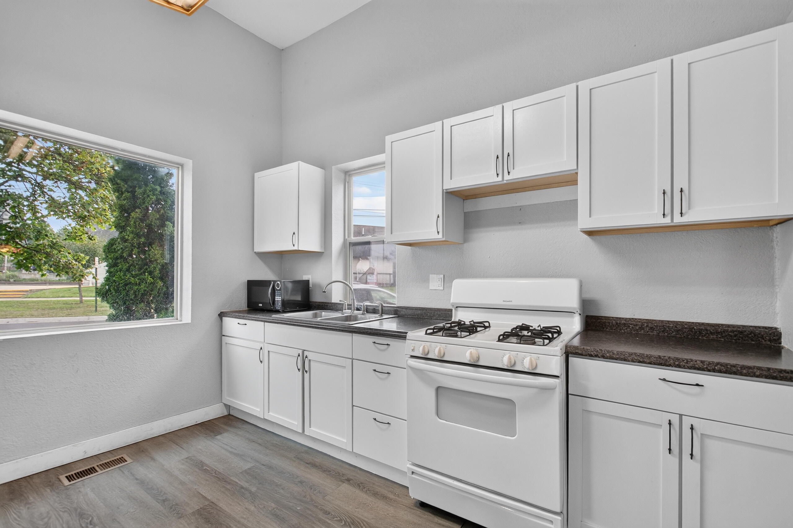29 Monroe Street Property Photo 6