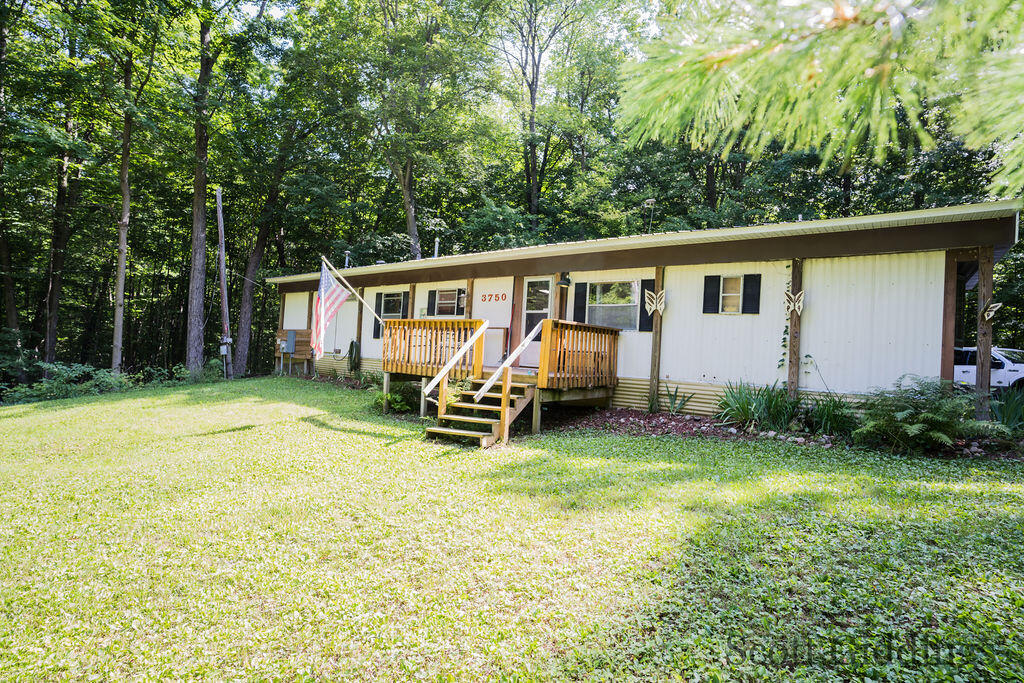 3750 N Hillman Road Property Photo 4