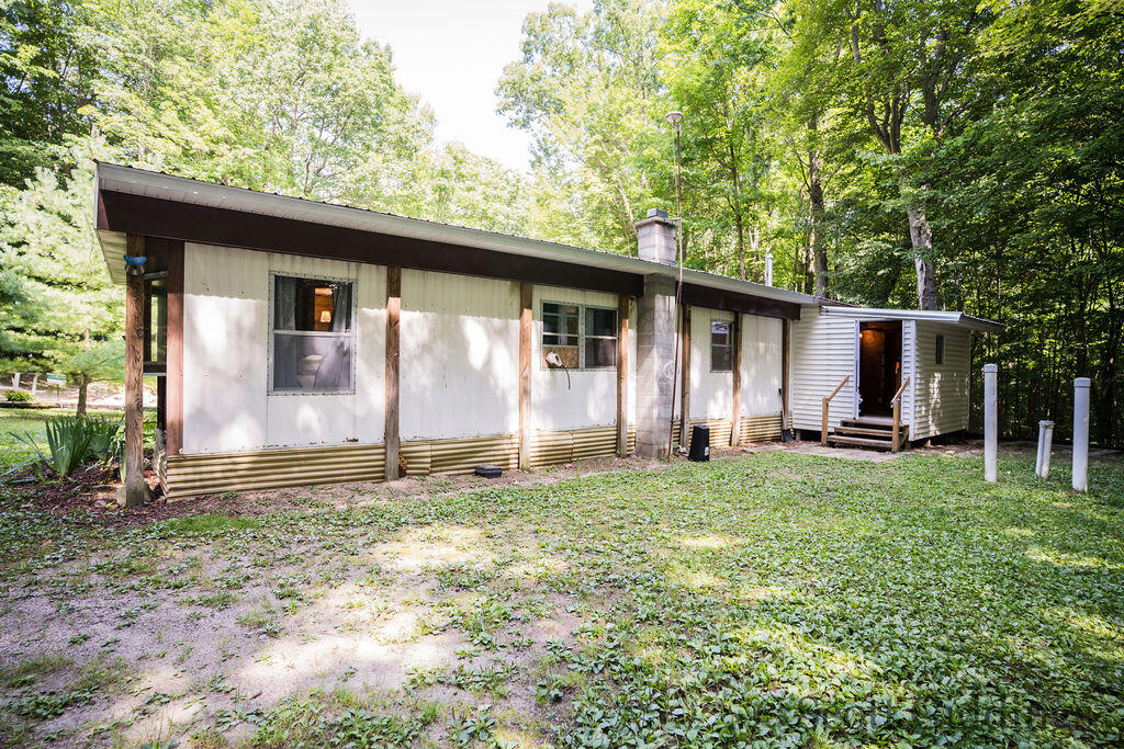 3750 N Hillman Road Property Photo 6