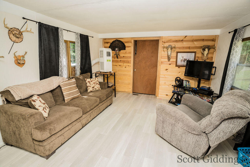 3750 N Hillman Road Property Photo 10