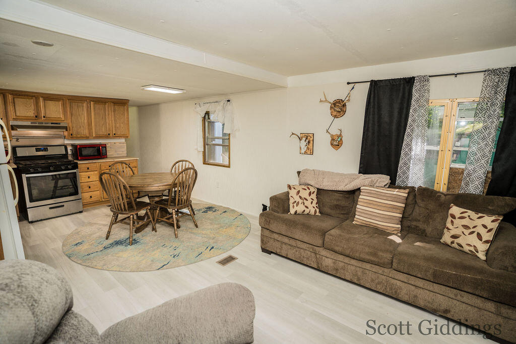 3750 N Hillman Road Property Photo 11