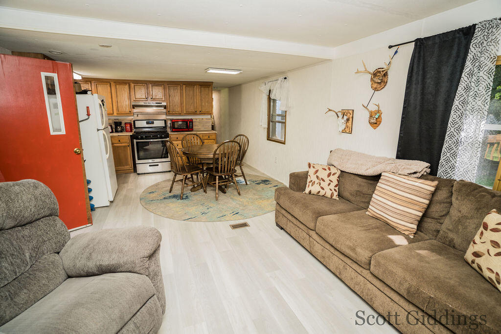 3750 N Hillman Road Property Photo 12
