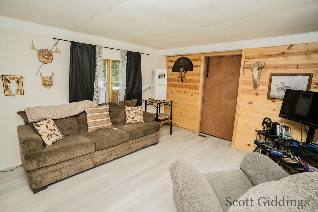 3750 N Hillman Road Property Photo 14