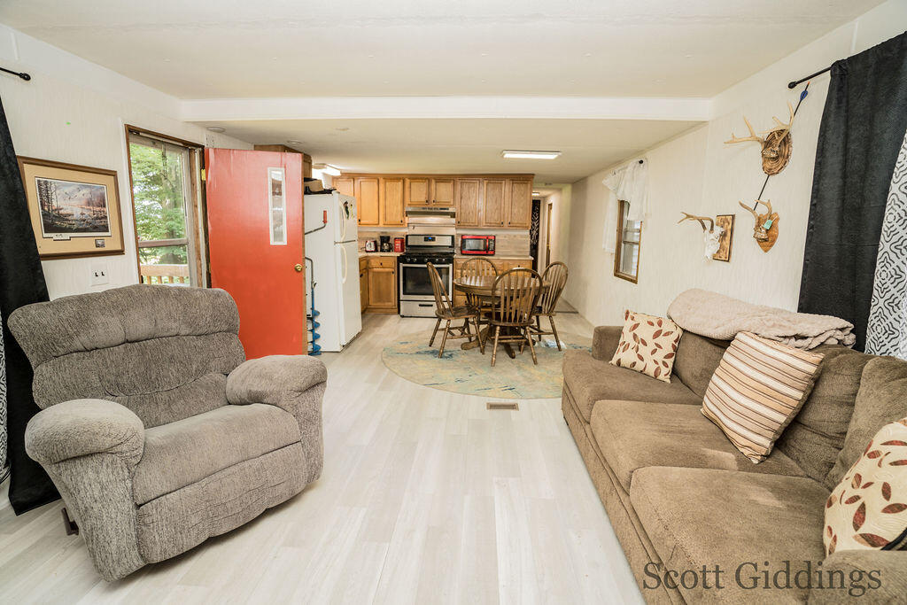 3750 N Hillman Road Property Photo 15