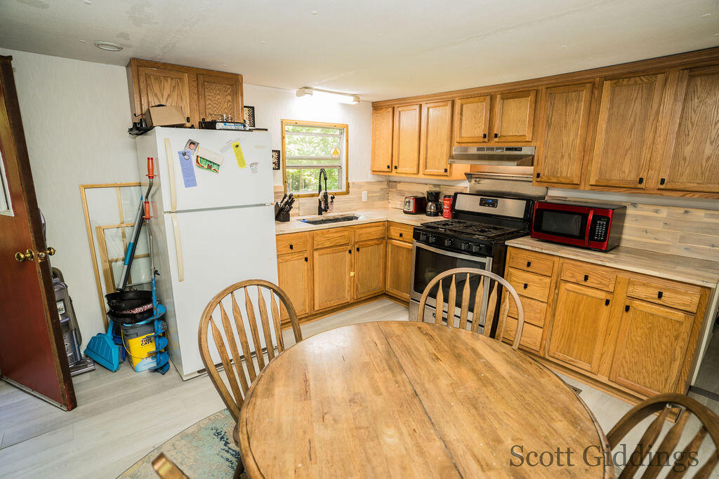 3750 N Hillman Road Property Photo 18