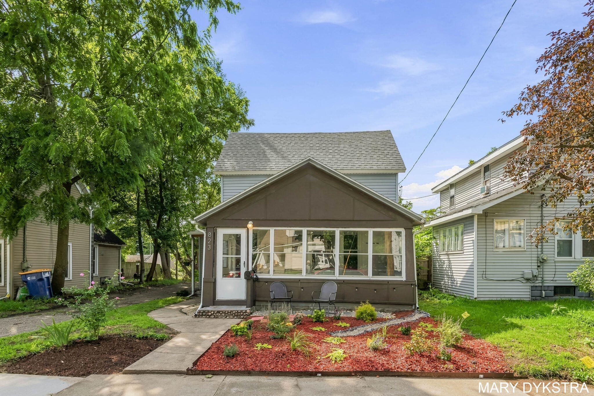 823 Prospect Avenue Ne Property Photo 1