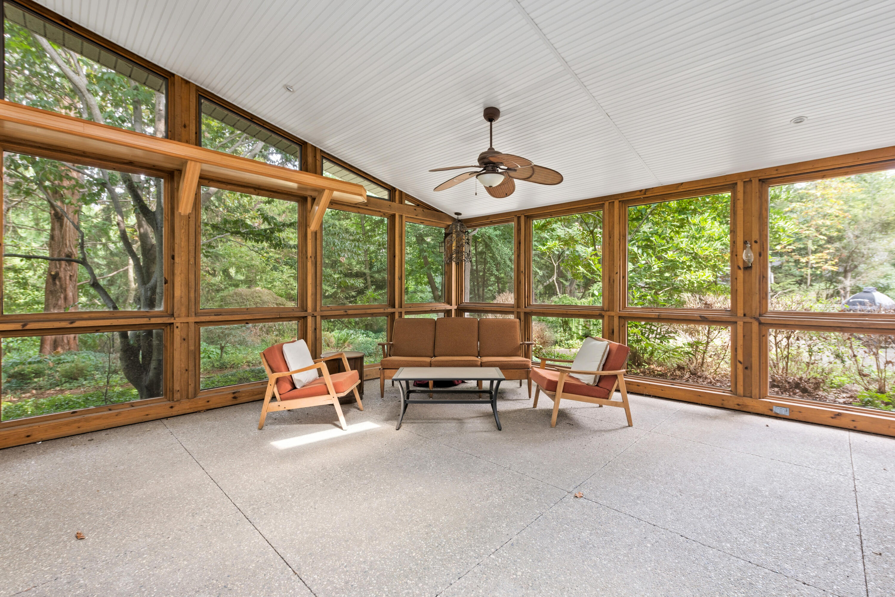 21200 W 13 Mile Road Property Photo 14
