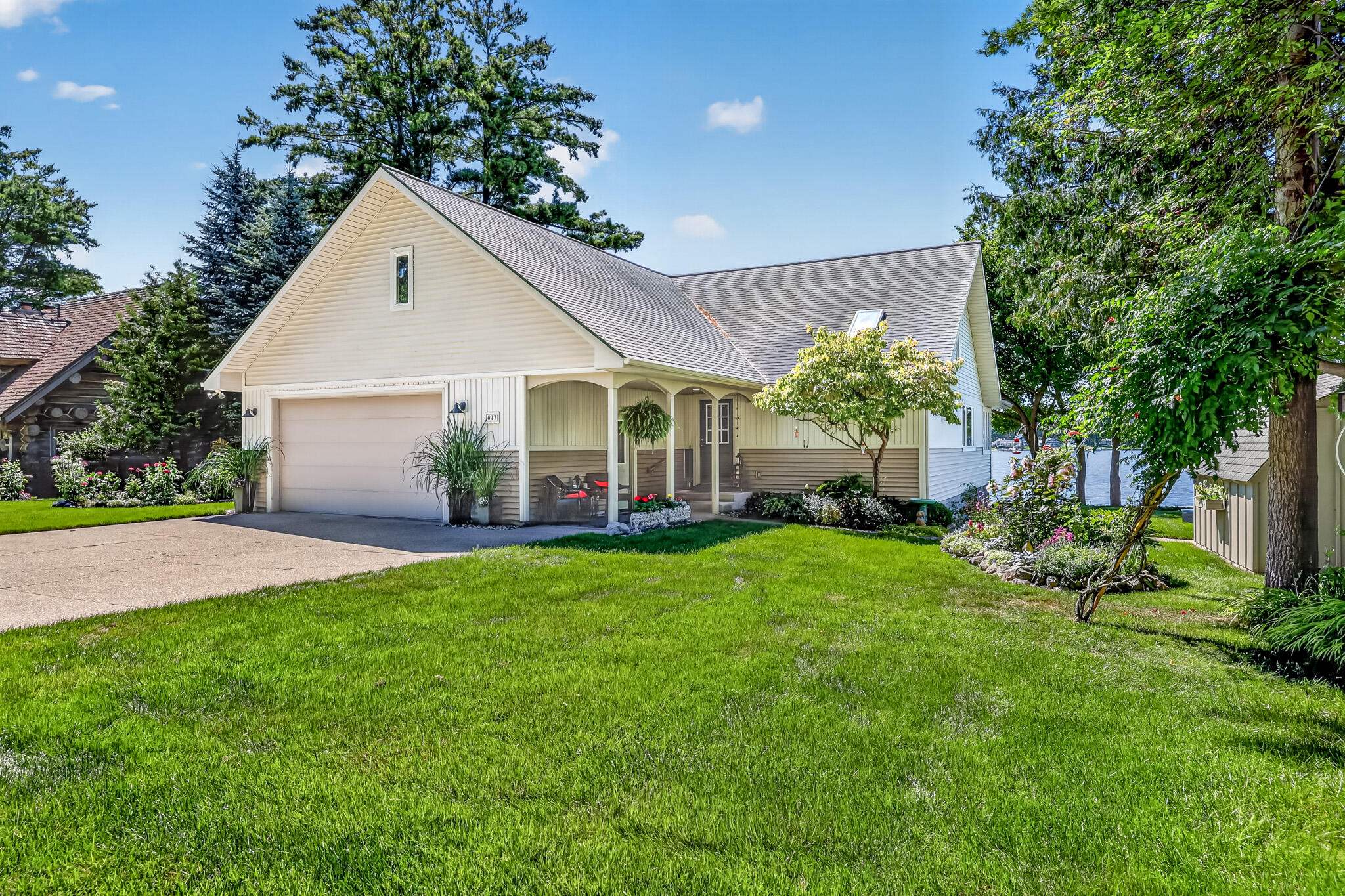 817 E Lake Road Property Photo 1