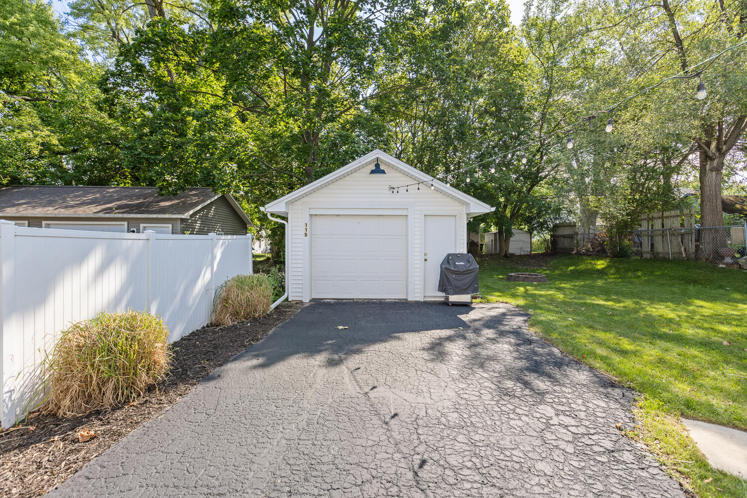 115 S Thompson Street Property Photo 33