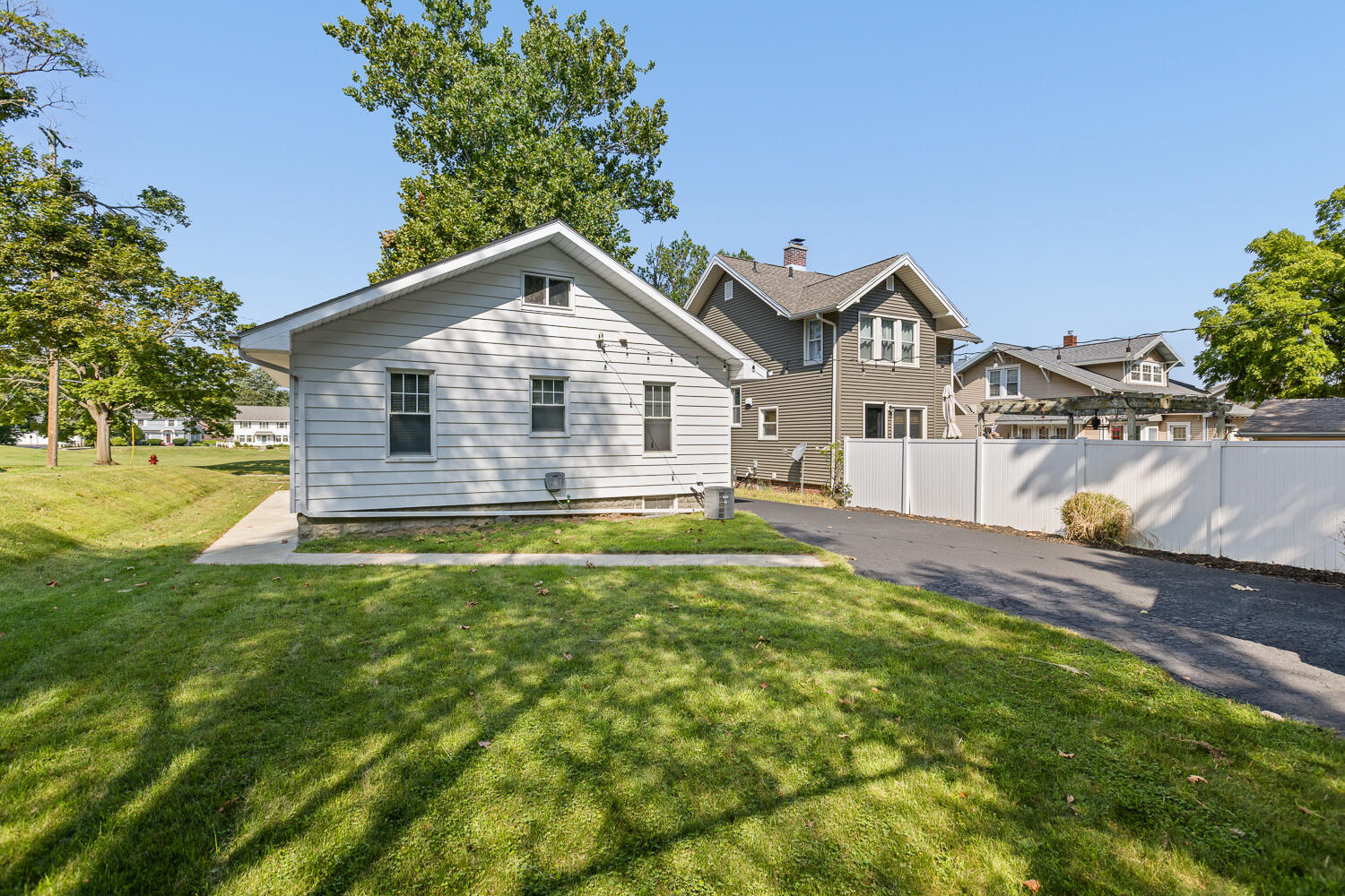 115 S Thompson Street Property Photo 35