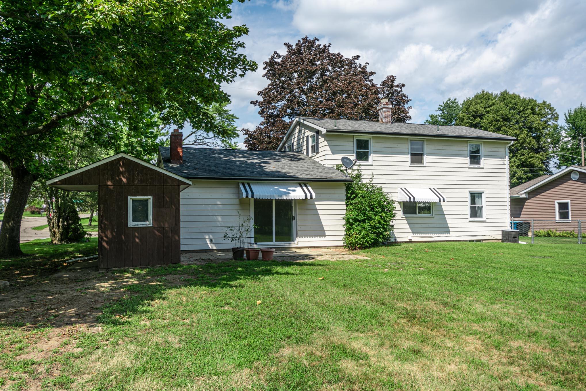 102 Lincolnwood Drive Property Photo 3