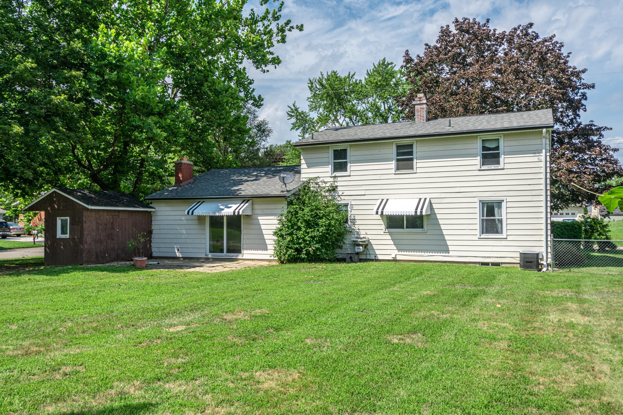 102 Lincolnwood Drive Property Photo 4