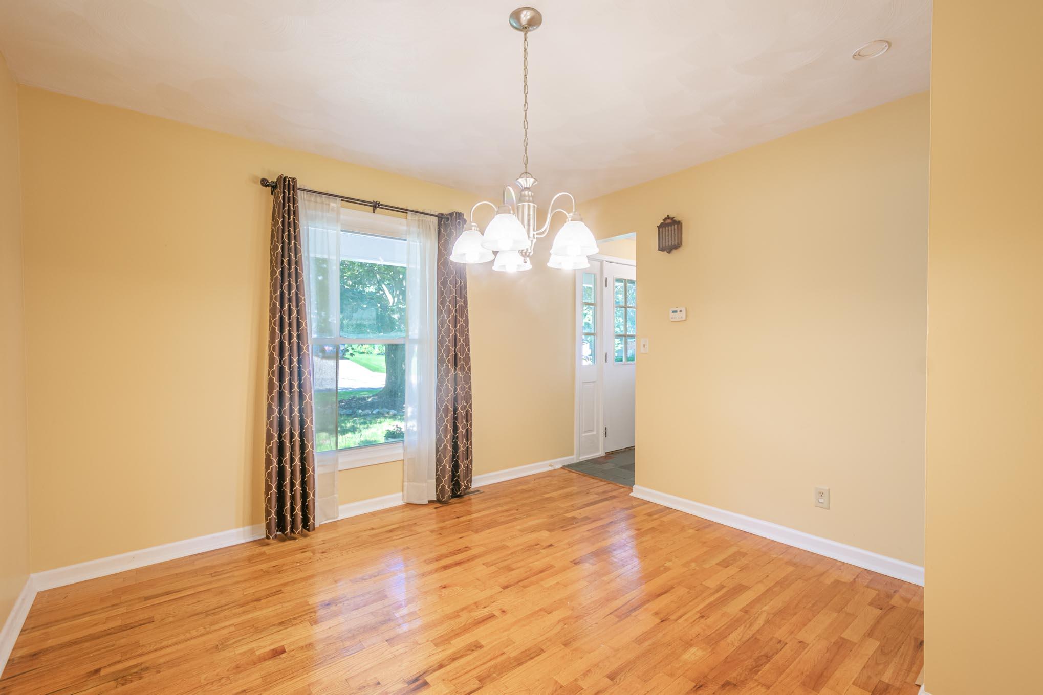102 Lincolnwood Drive Property Photo 6