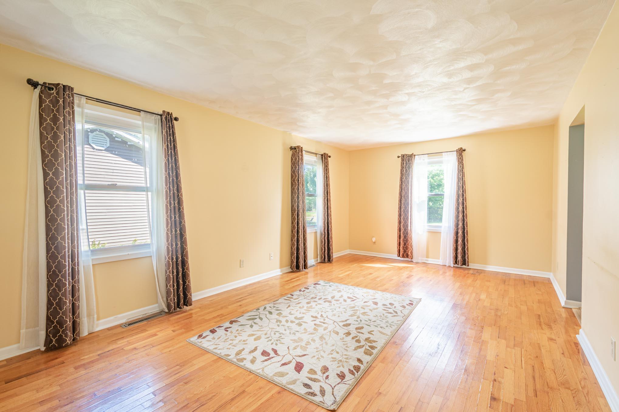 102 Lincolnwood Drive Property Photo 7