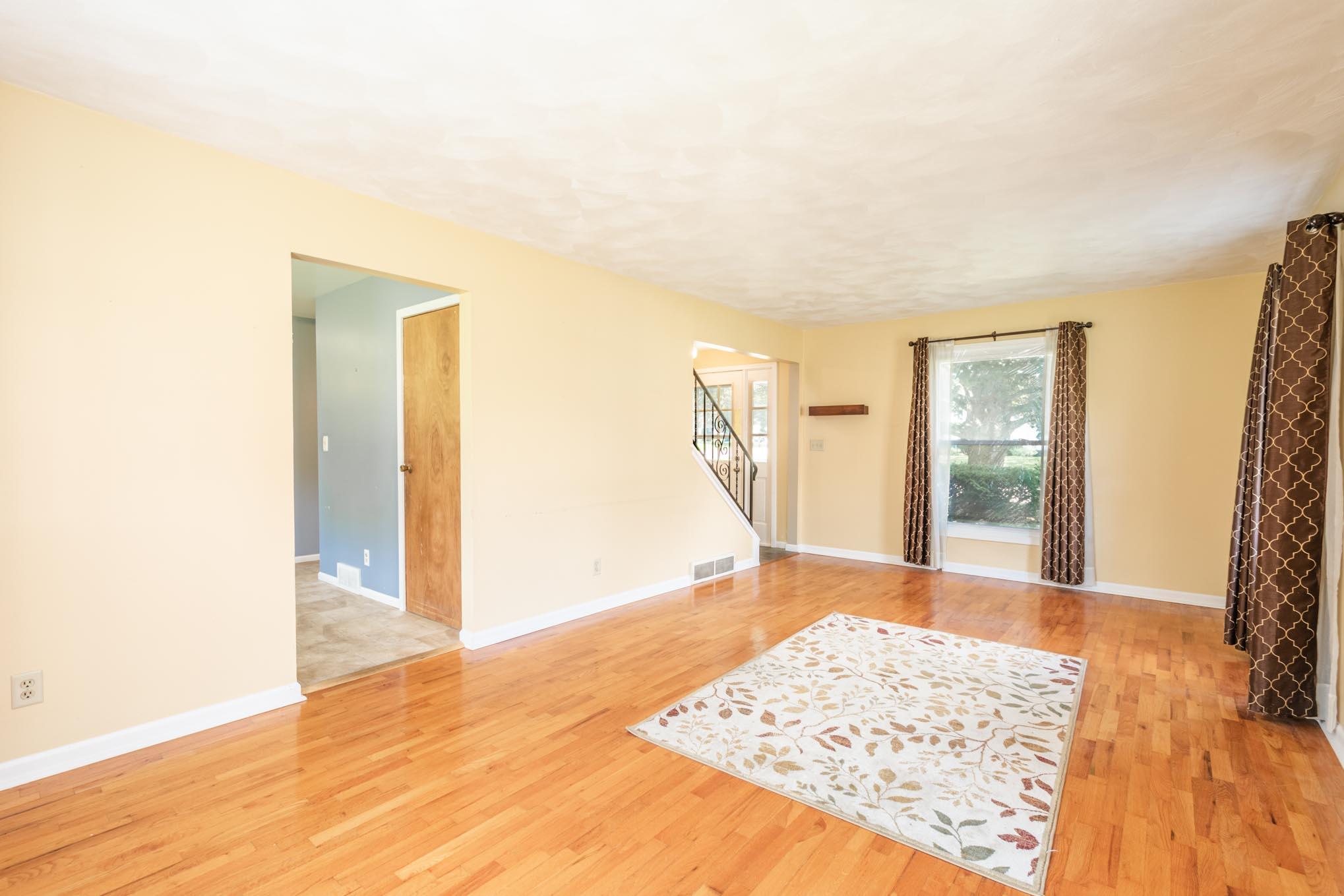 102 Lincolnwood Drive Property Photo 8