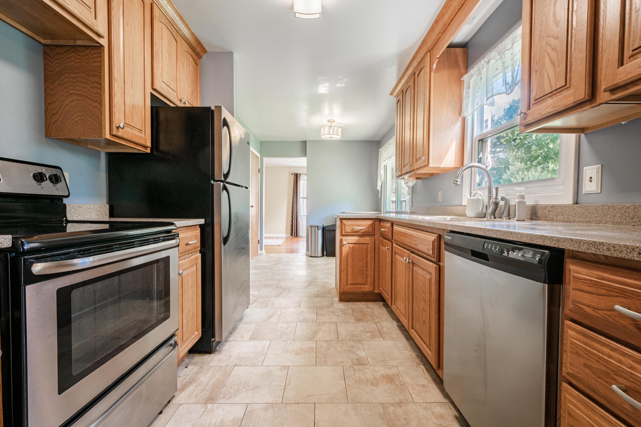 102 Lincolnwood Drive Property Photo 10