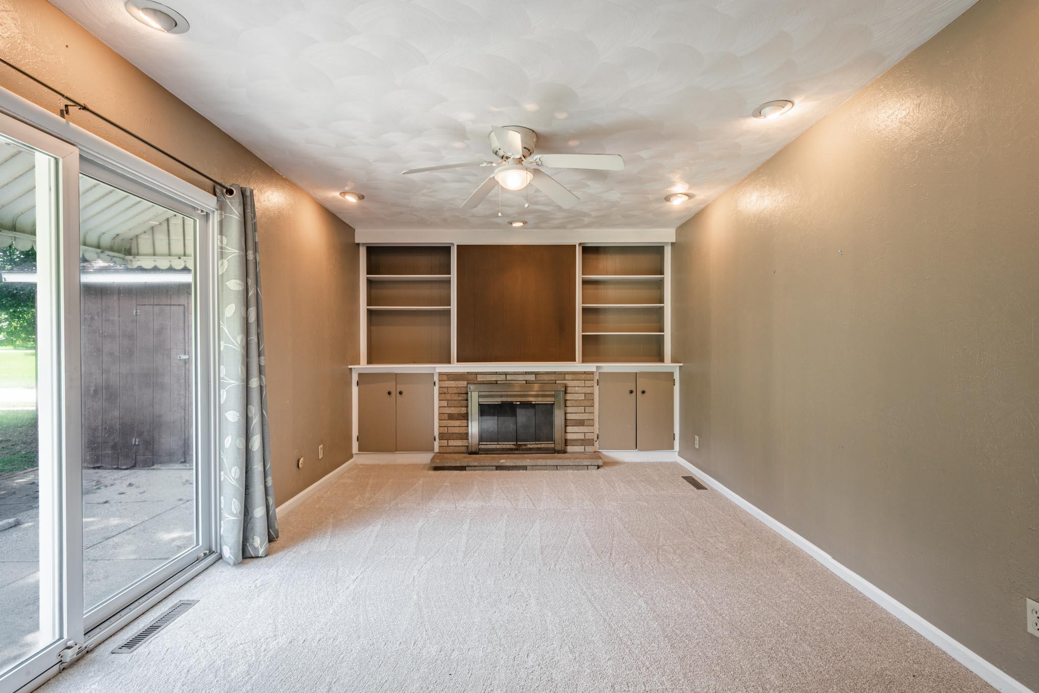 102 Lincolnwood Drive Property Photo 11