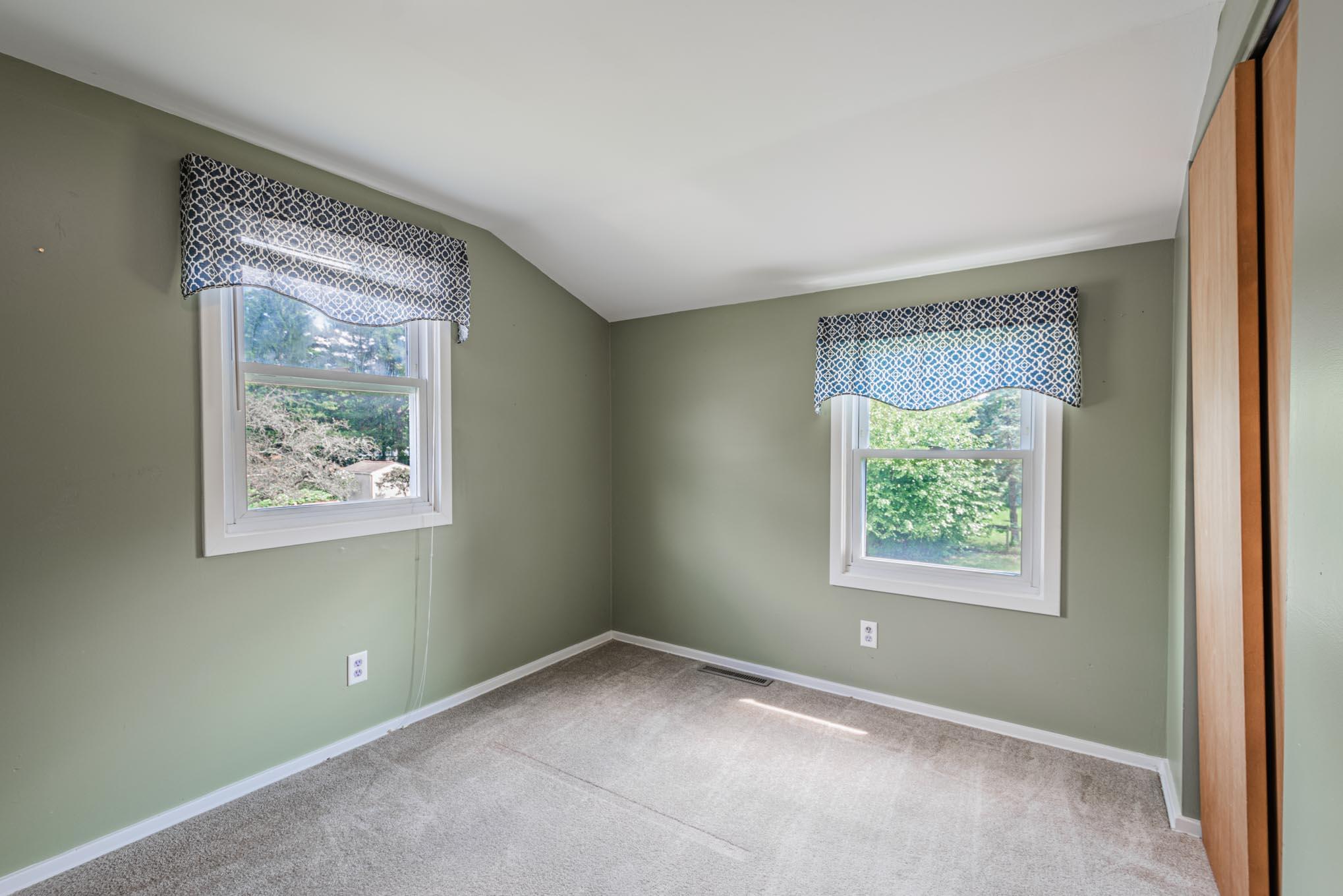 102 Lincolnwood Drive Property Photo 16