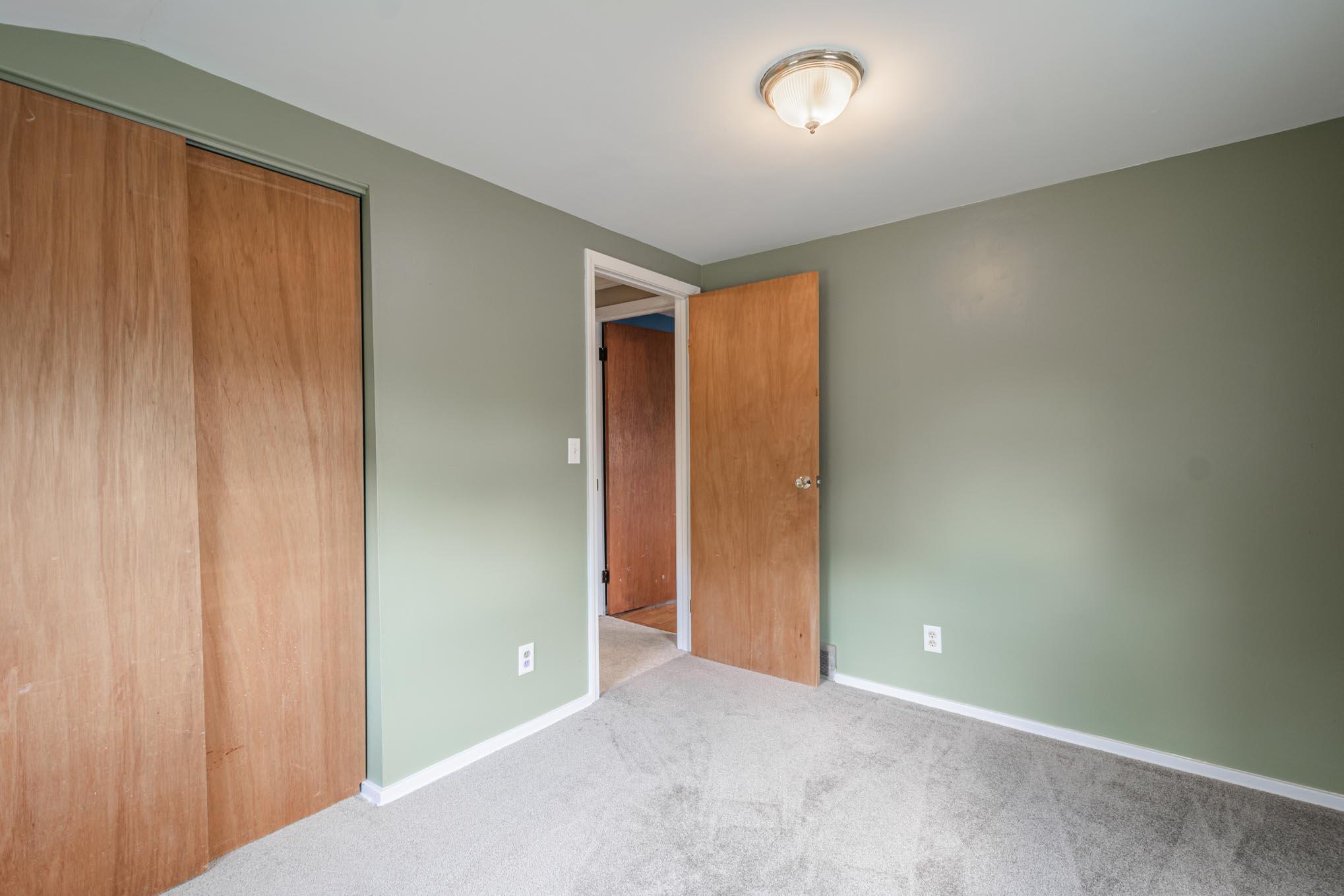 102 Lincolnwood Drive Property Photo 17