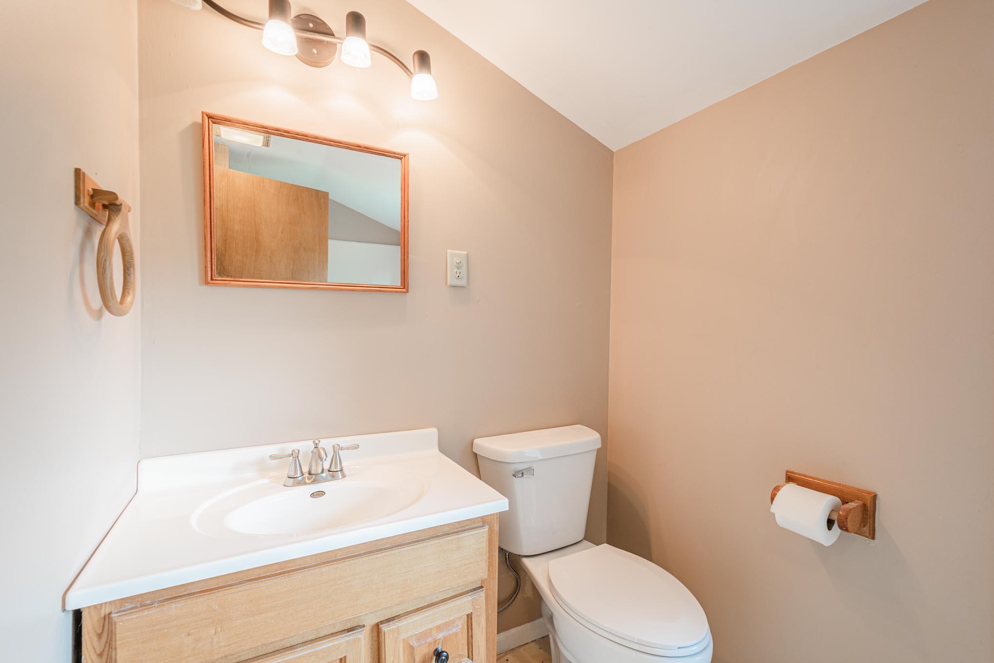 102 Lincolnwood Drive Property Photo 18