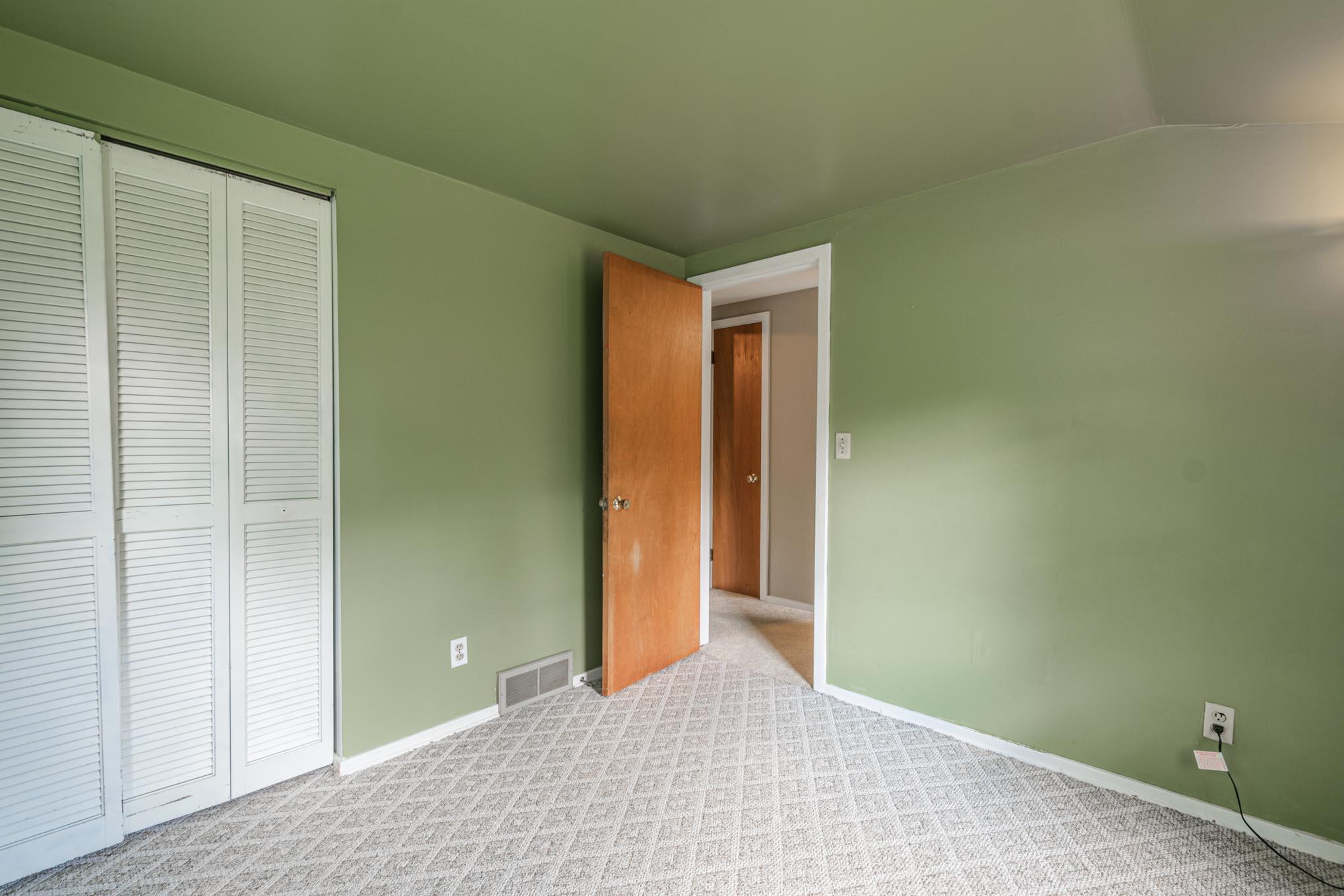102 Lincolnwood Drive Property Photo 21