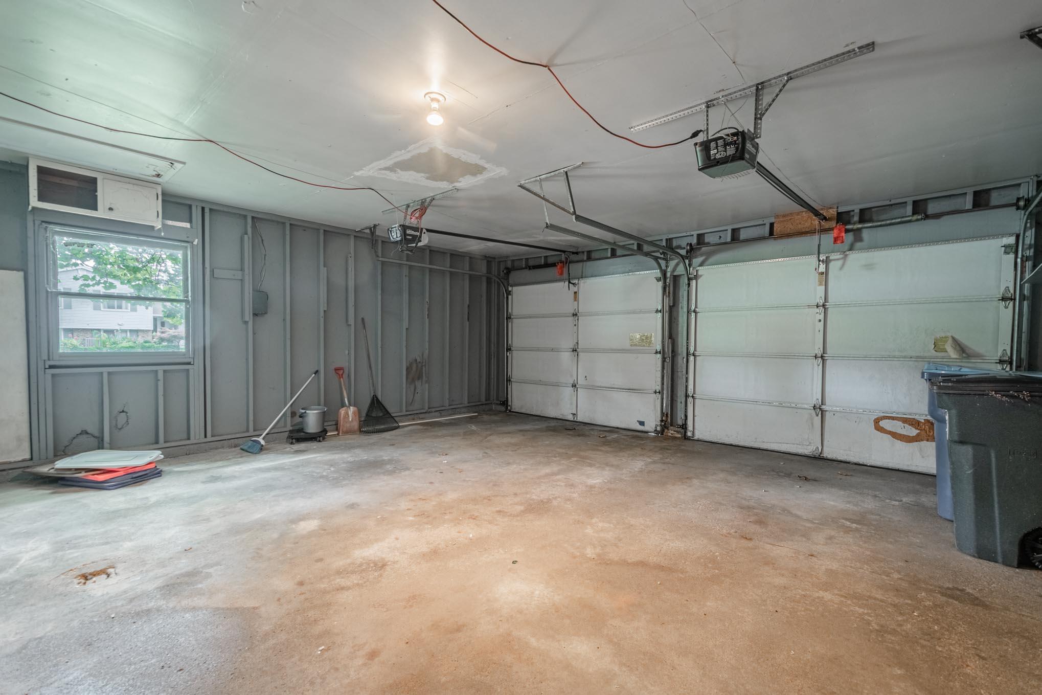 102 Lincolnwood Drive Property Photo 25