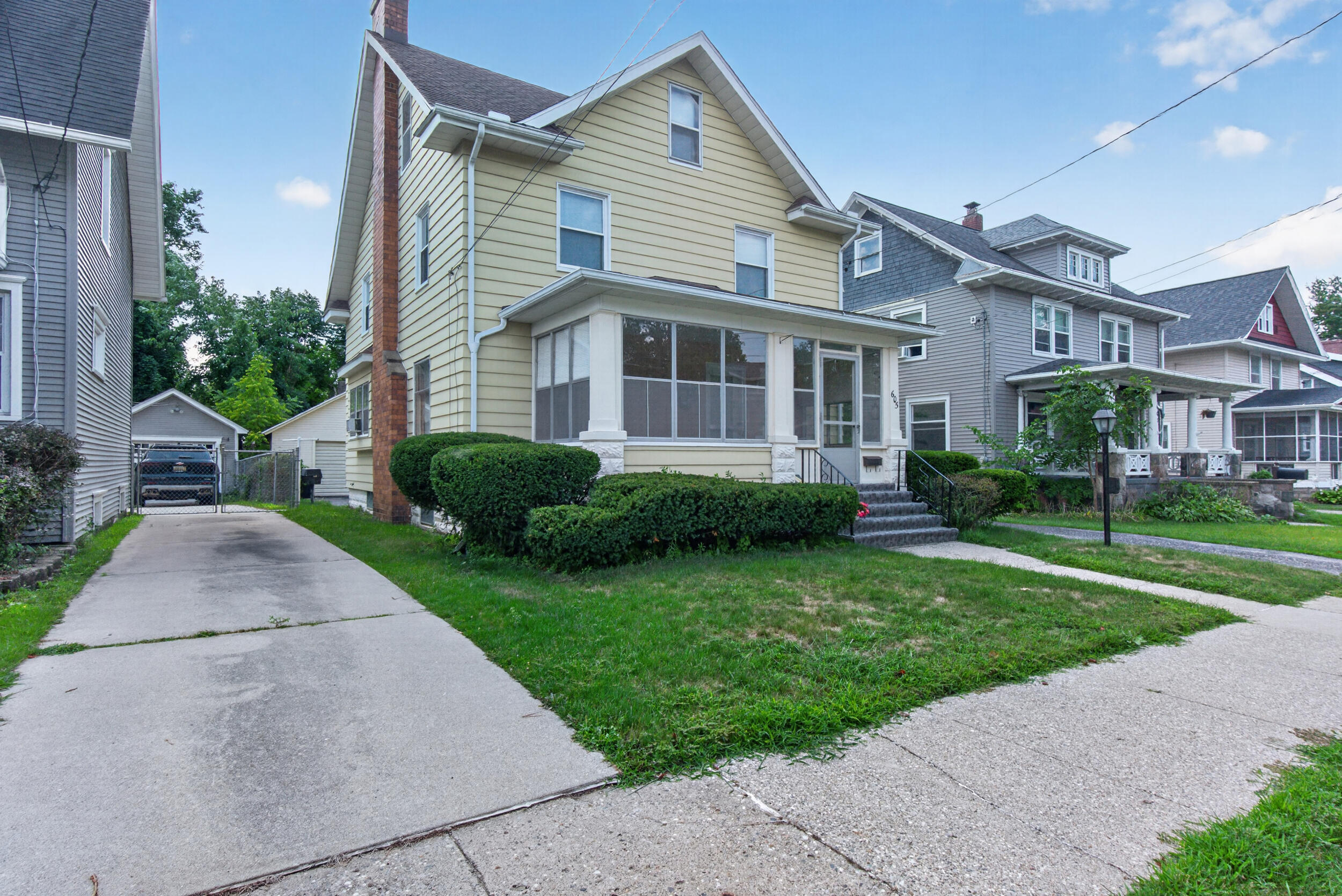 605 Harwood Street Property Photo 3