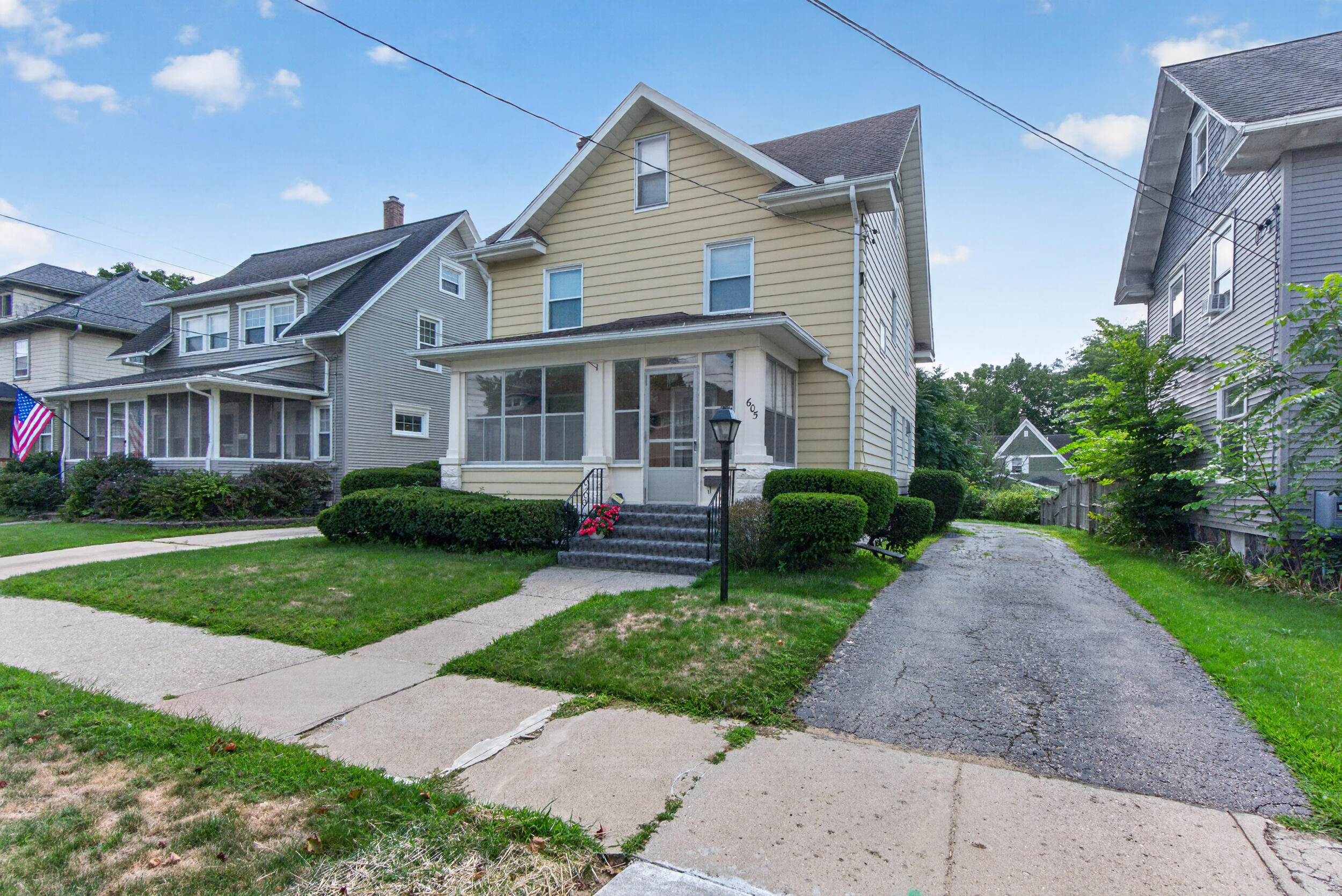 605 Harwood Street Property Photo 4