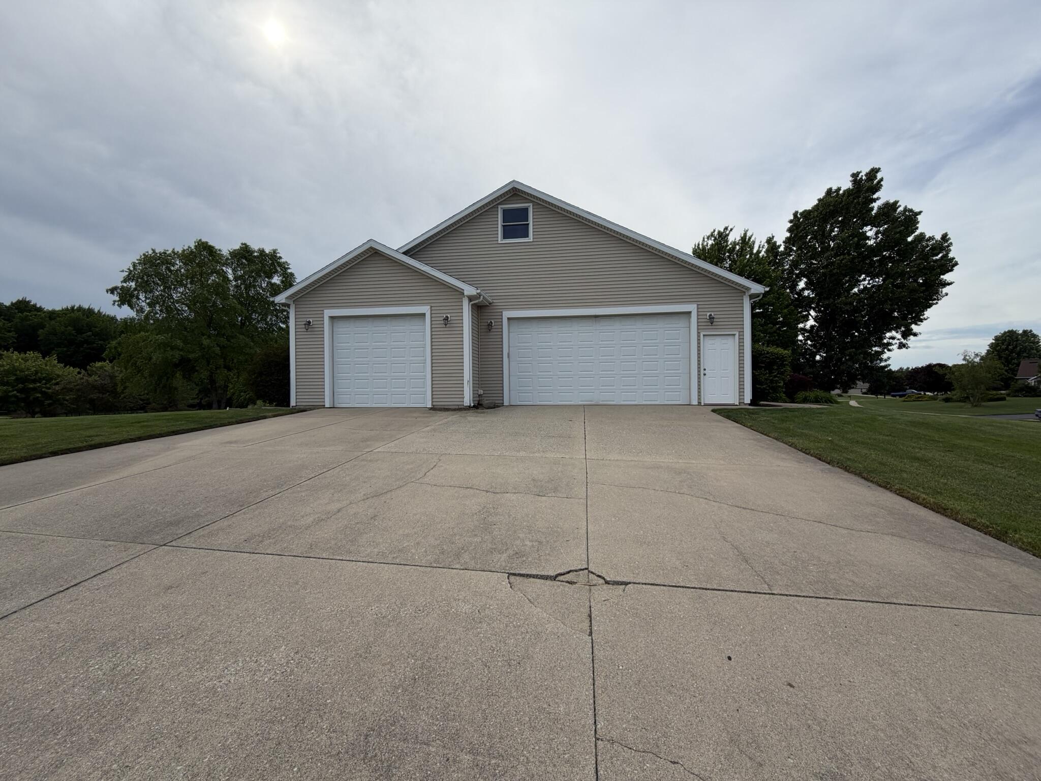 7809 Golf Meadows Drive Se Property Photo 3