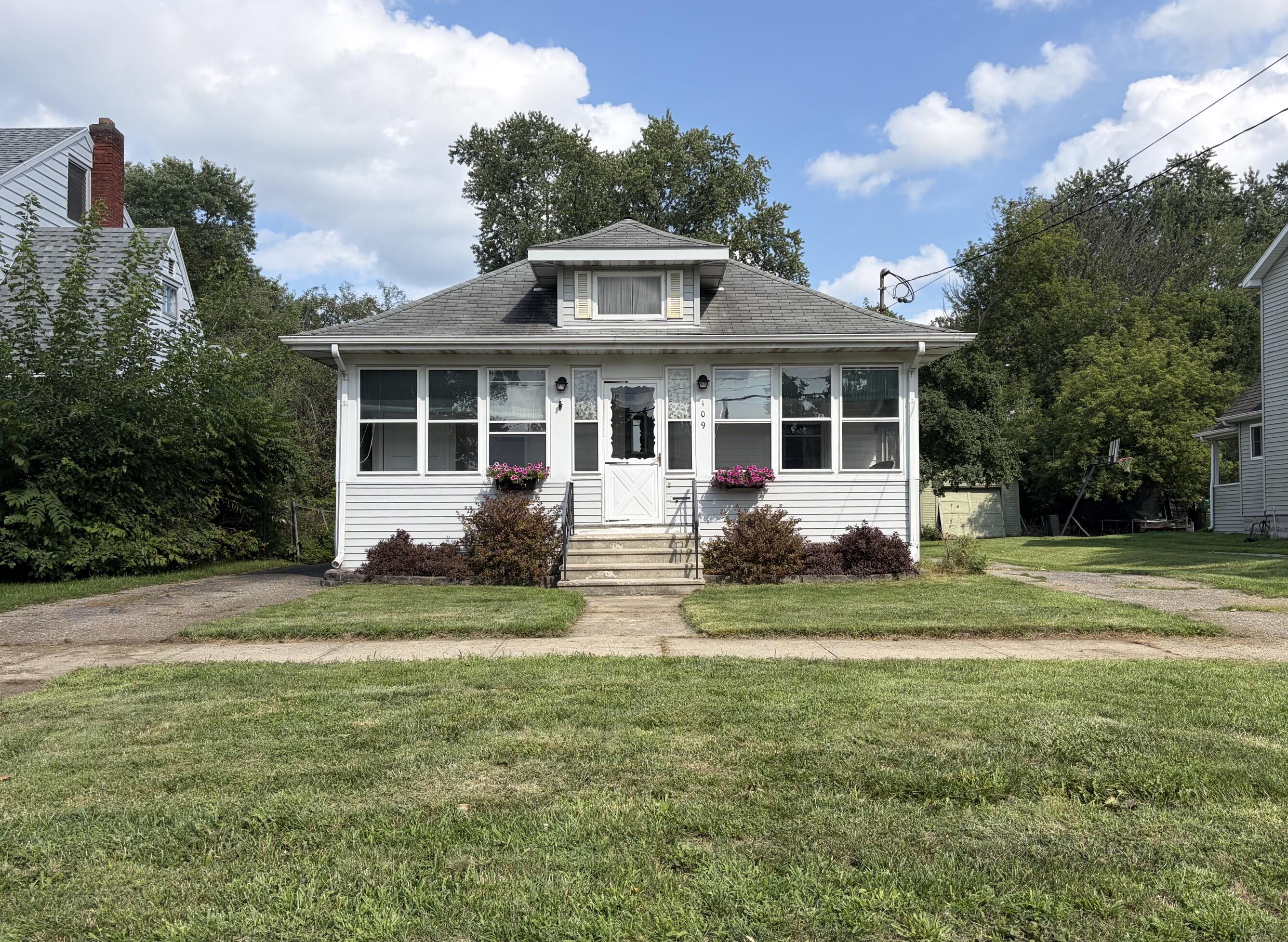 109 N Higby Street Property Photo 1