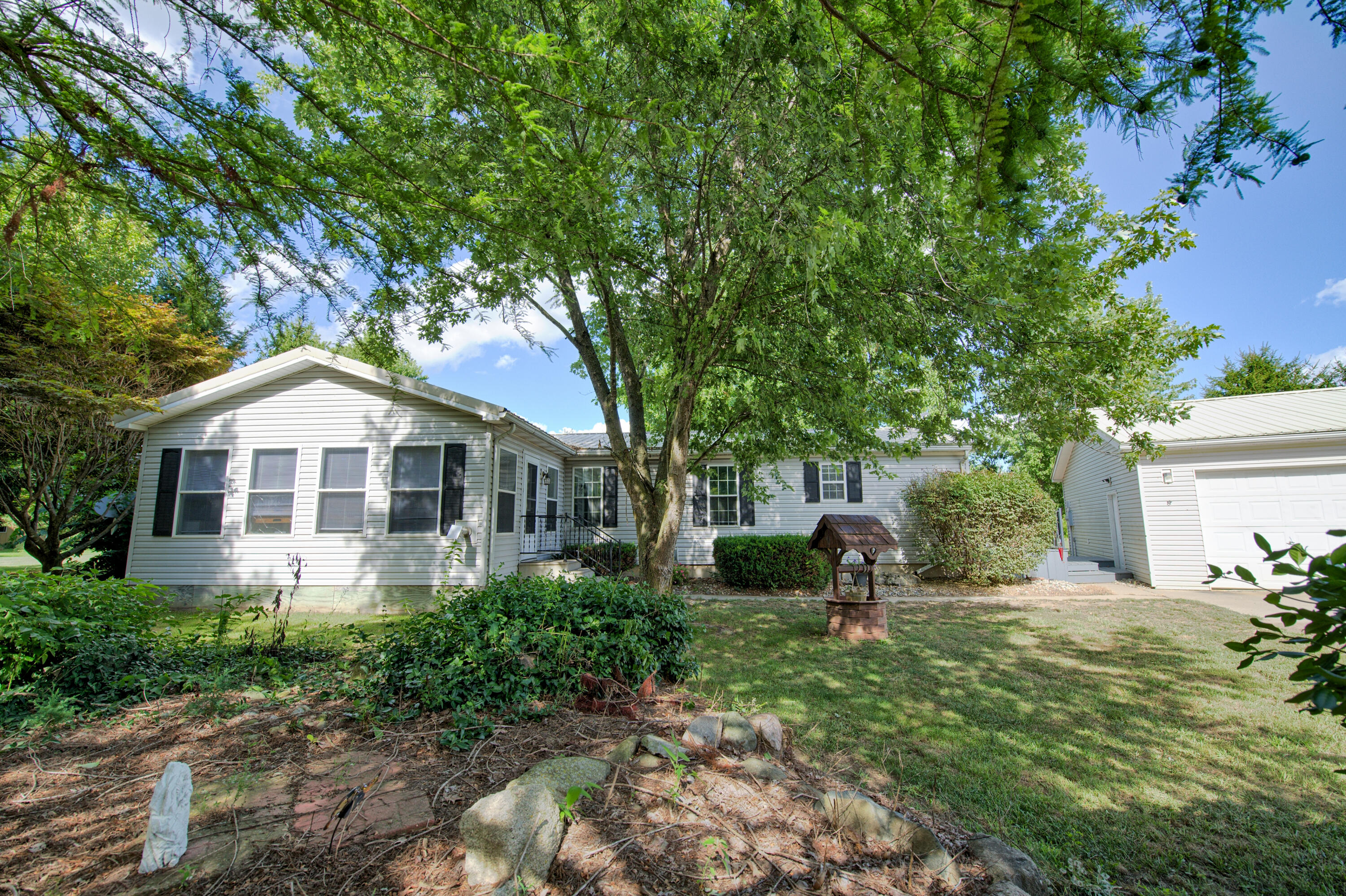 4065 S Lyons Road Property Photo 1