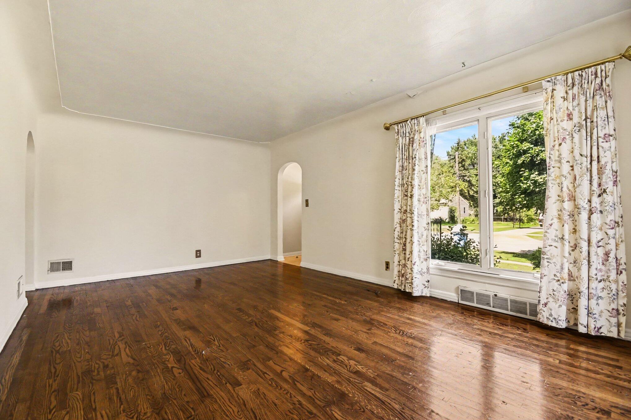 246 Lemyra Street Se Property Photo 5