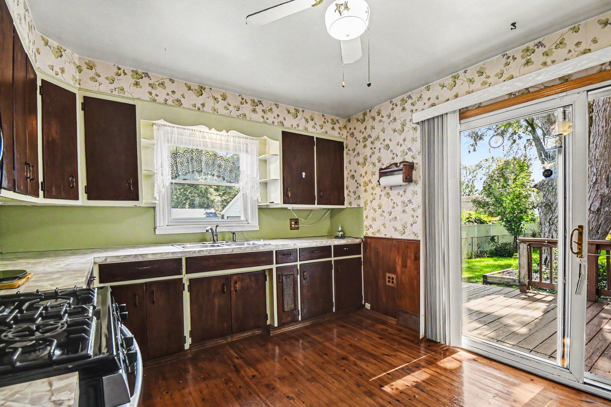 246 Lemyra Street Se Property Photo 6