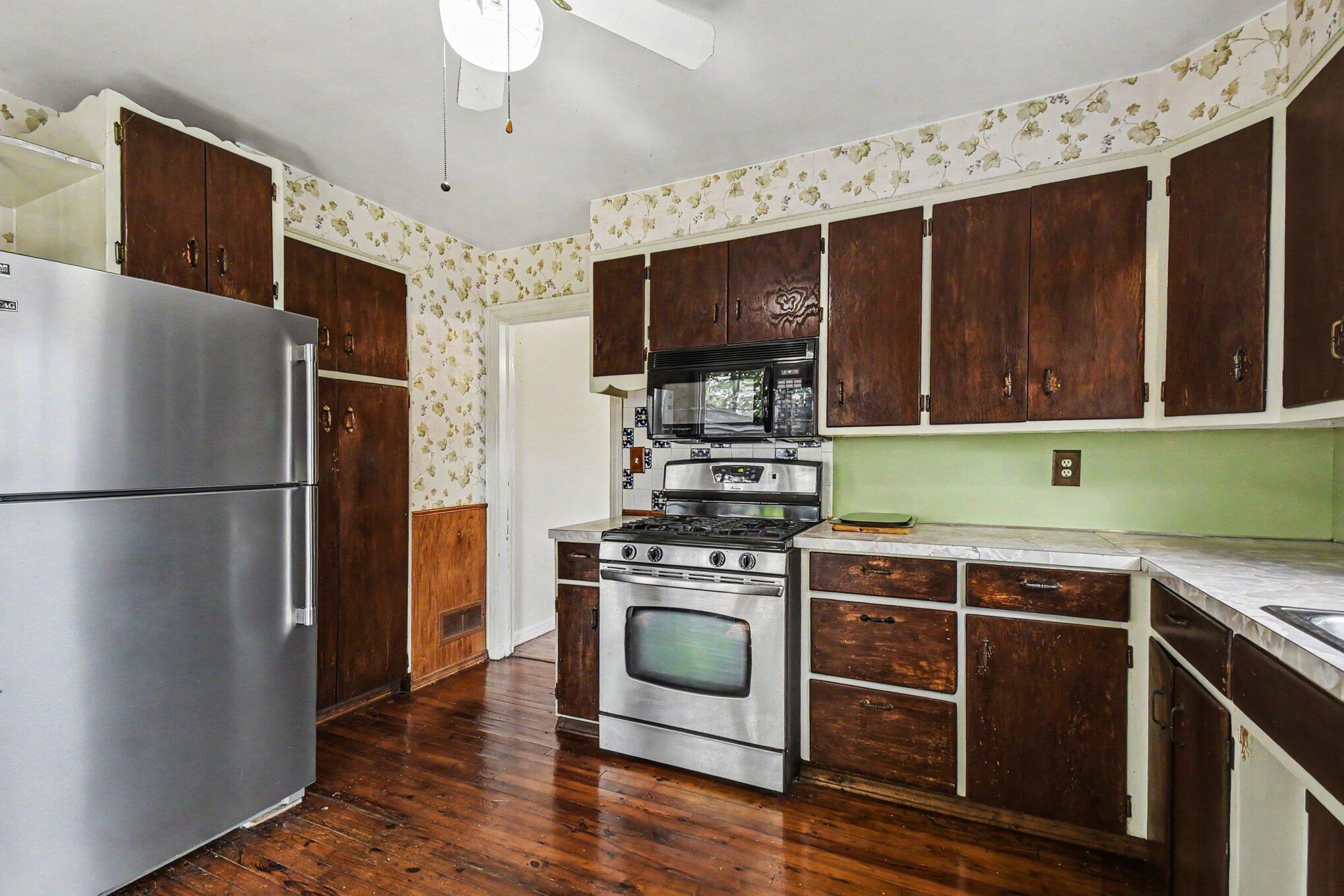 246 Lemyra Street Se Property Photo 7