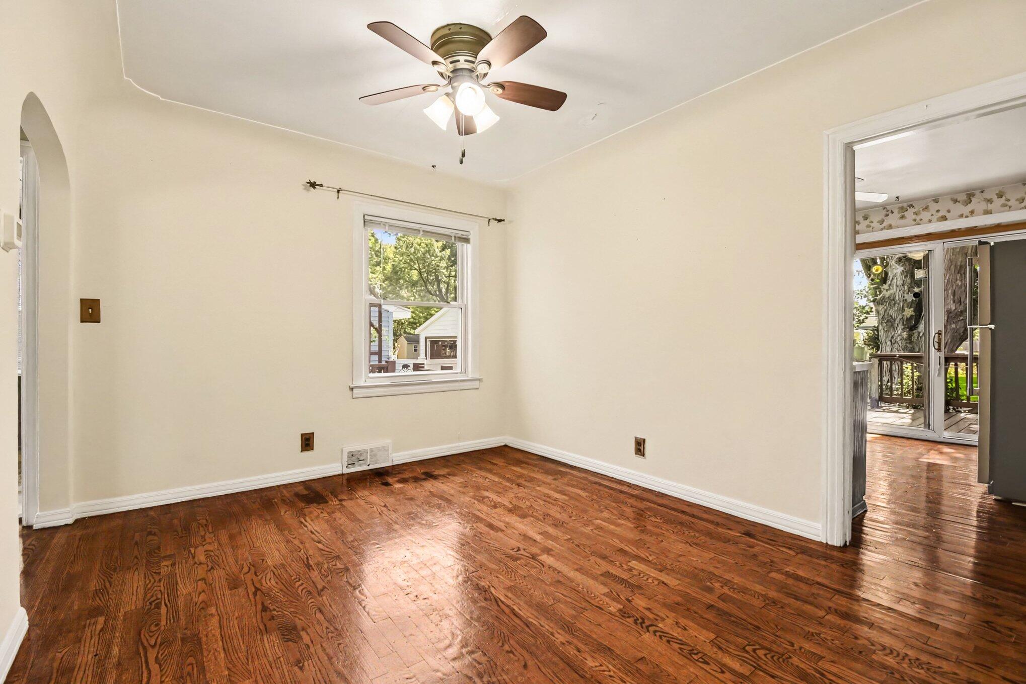 246 Lemyra Street Se Property Photo 8