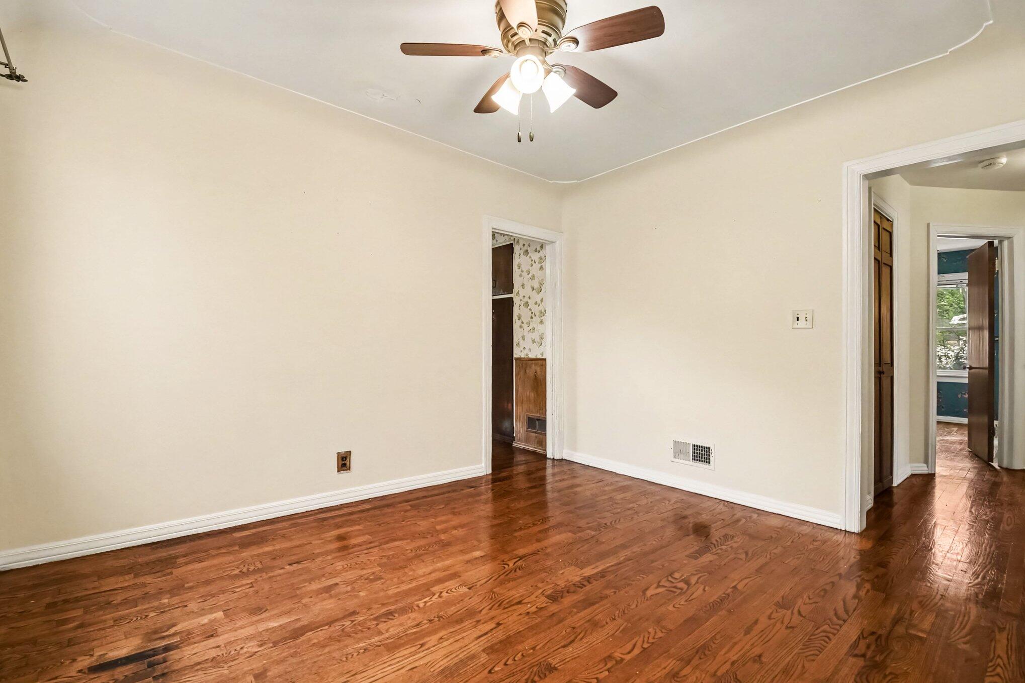 246 Lemyra Street Se Property Photo 9