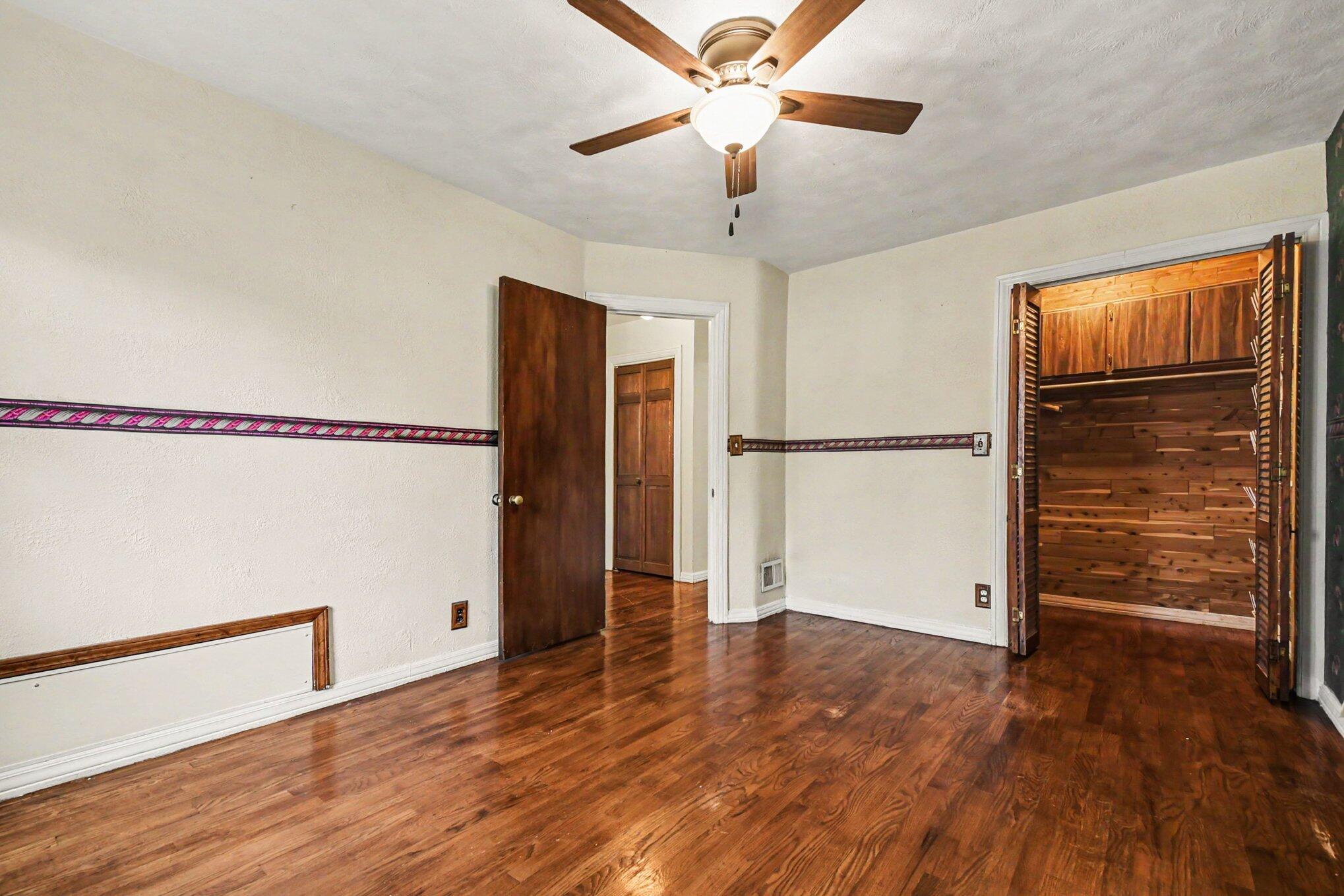 246 Lemyra Street Se Property Photo 11