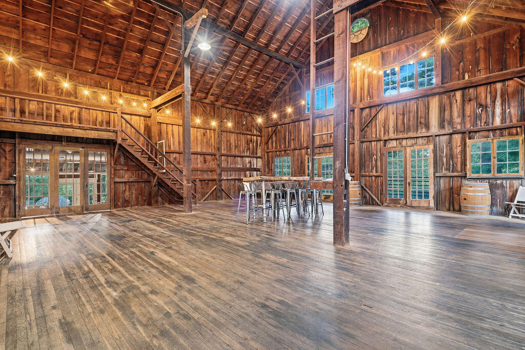 7095 Orchard Lake Drive Property Photo 3