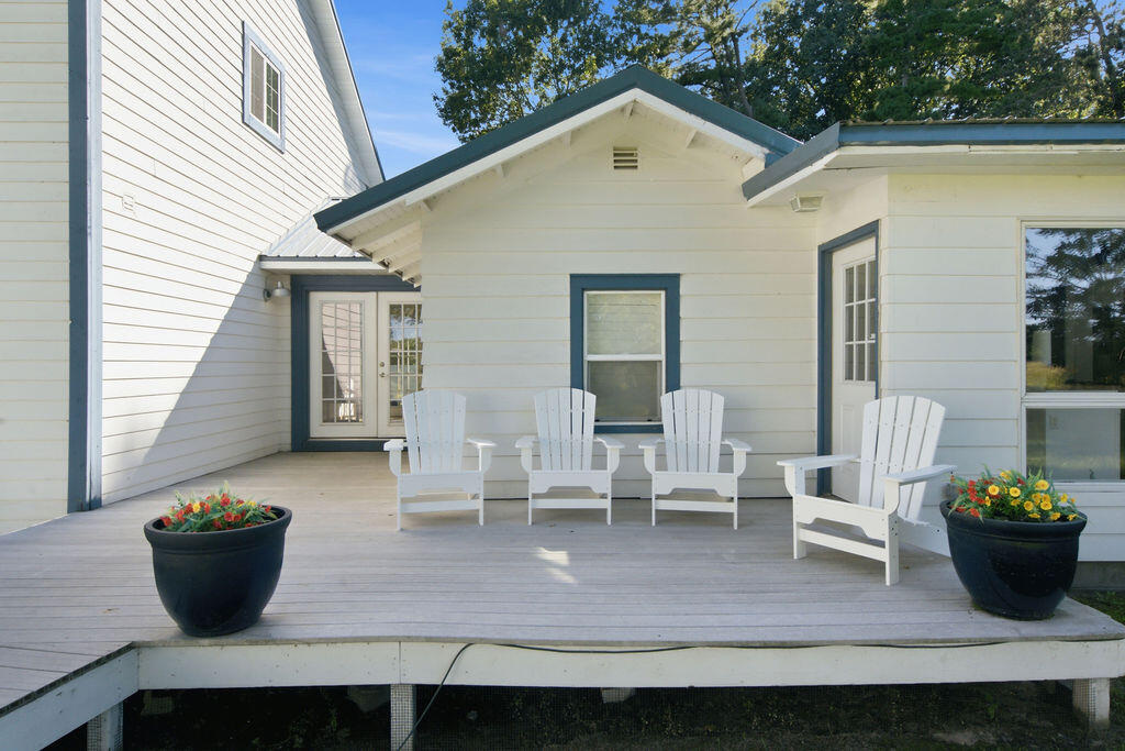 7095 Orchard Lake Drive Property Photo 6
