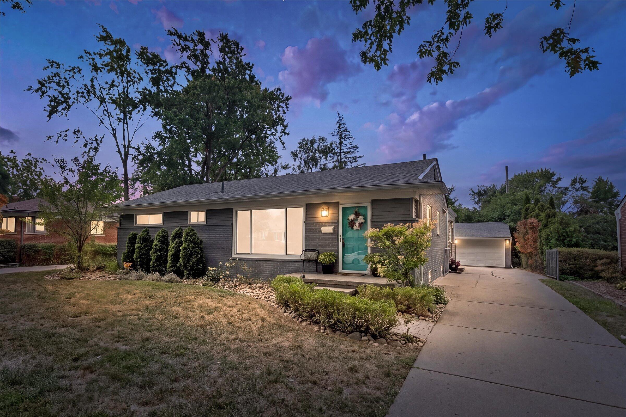 16943 Elizabeth Street Property Photo 2
