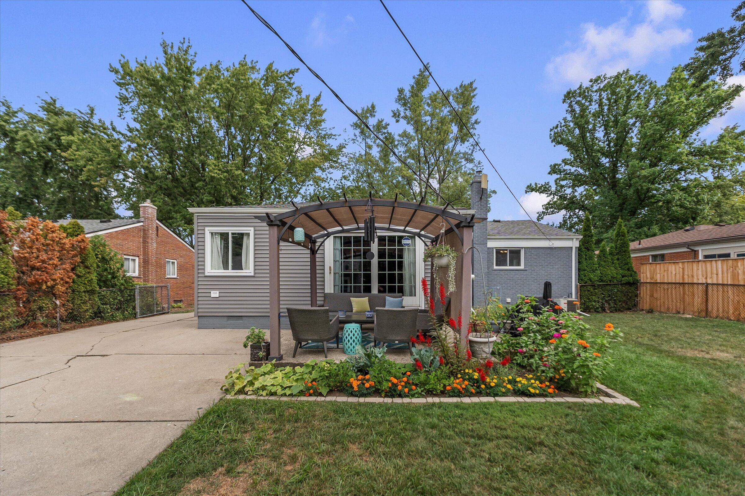 16943 Elizabeth Street Property Photo 33